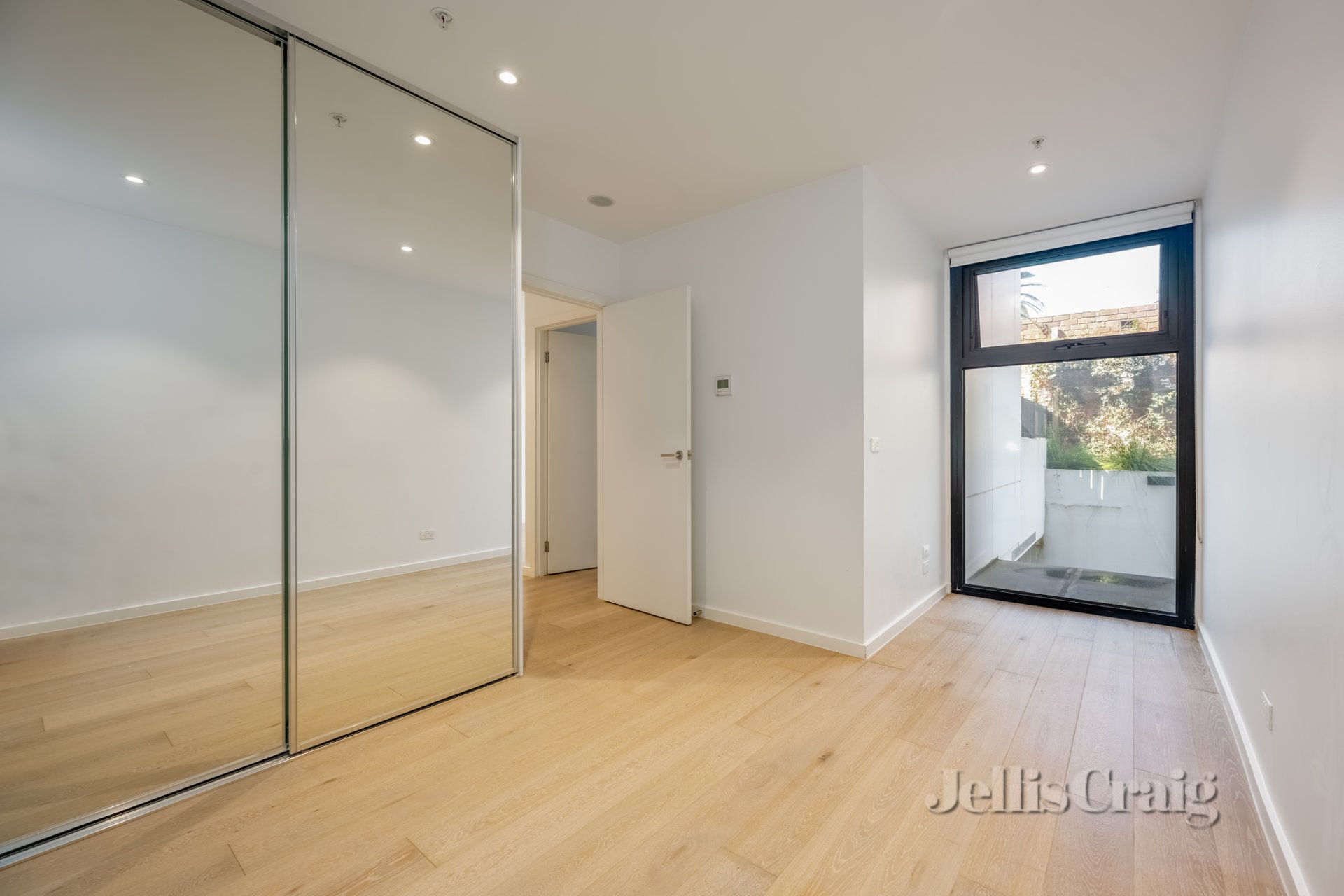 9/2055 Malvern Road, Malvern East image 4