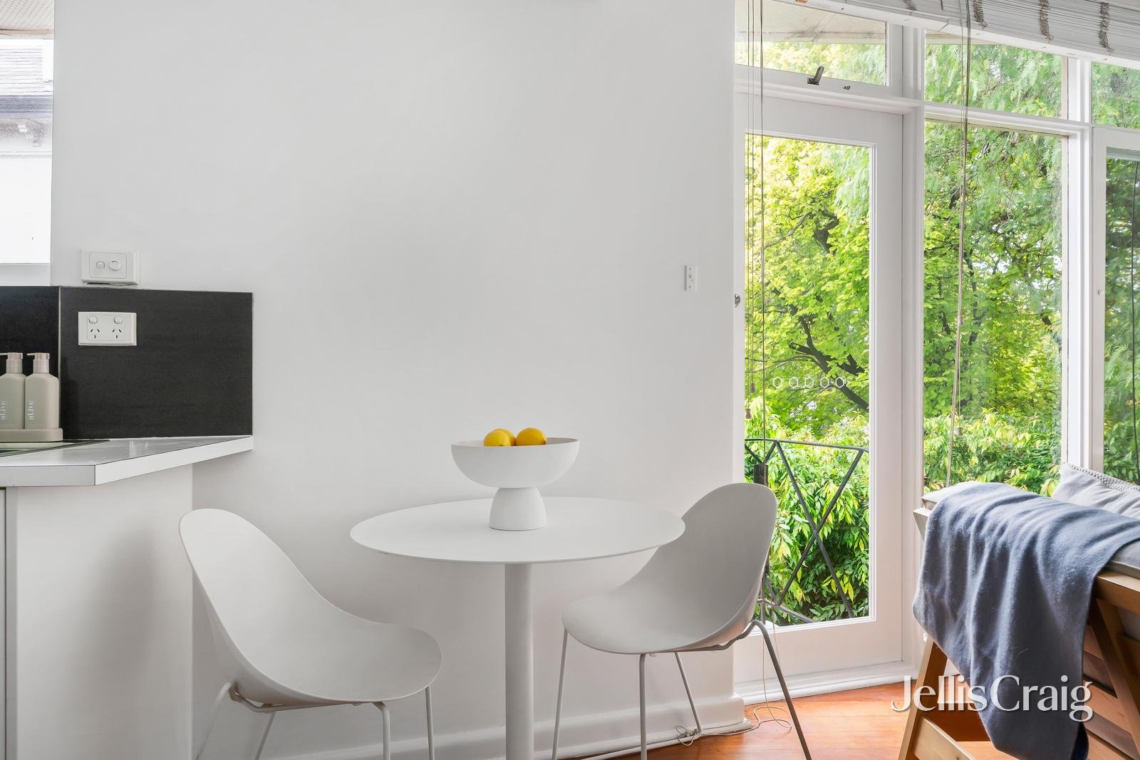 9/21 Bruce Street, Toorak image 4