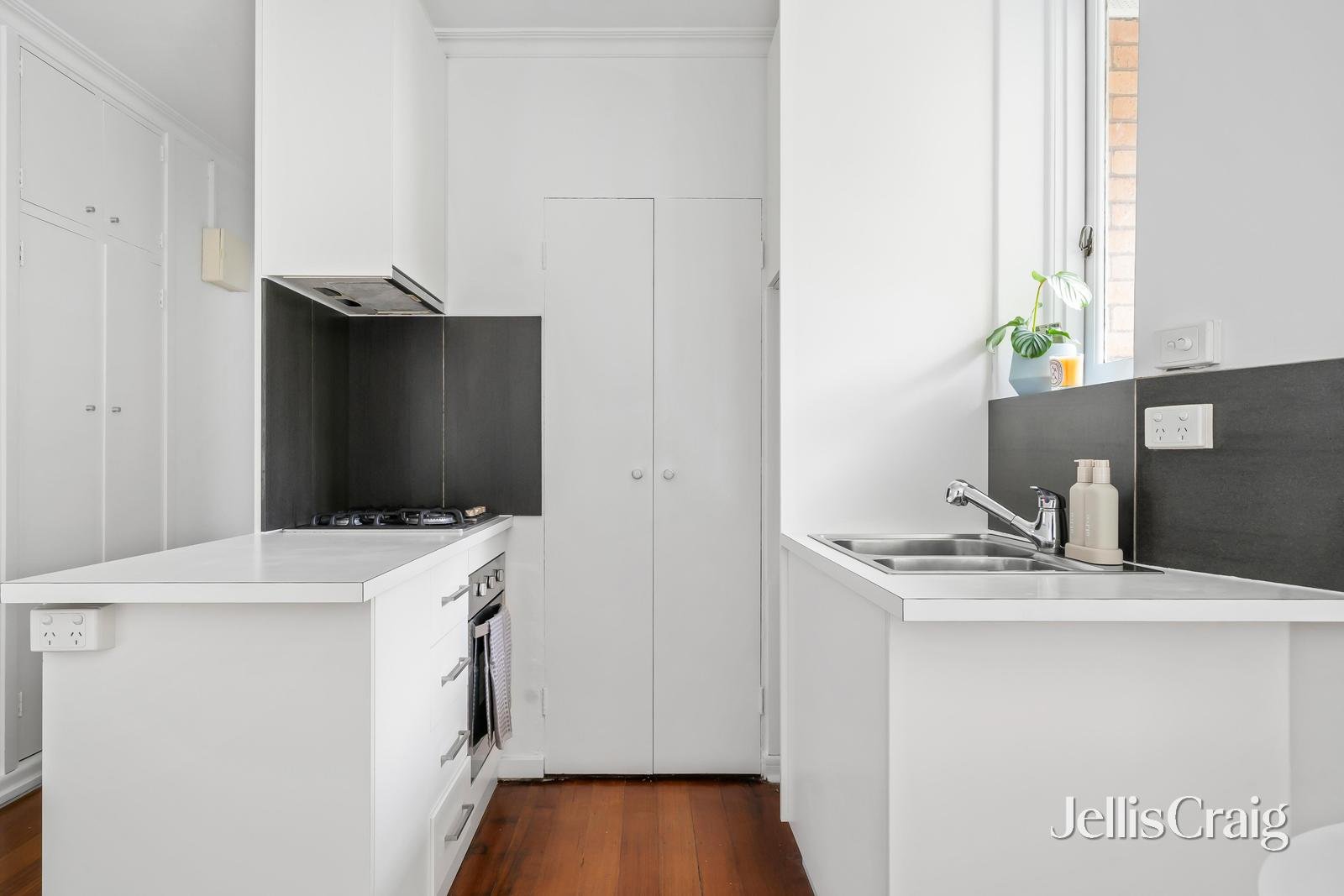 9/21 Bruce Street, Toorak image 6