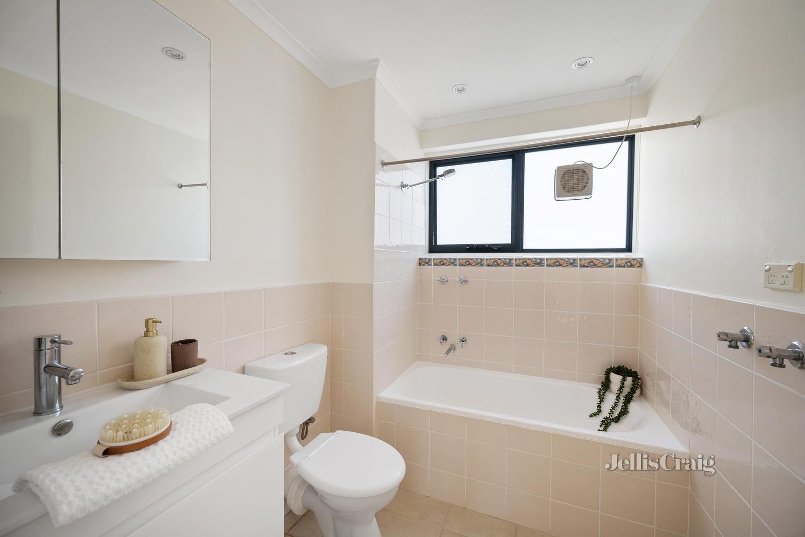 9/21 Irving Avenue, Prahran image 6