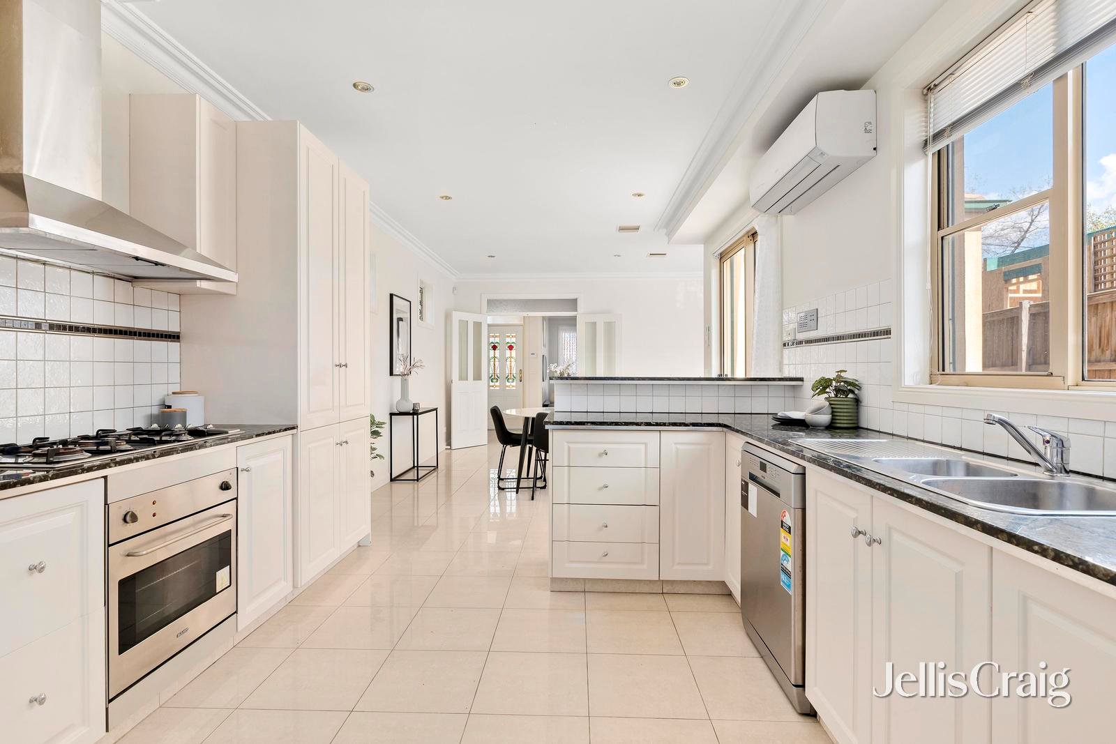 9/22 Fletcher Street, Essendon image 4