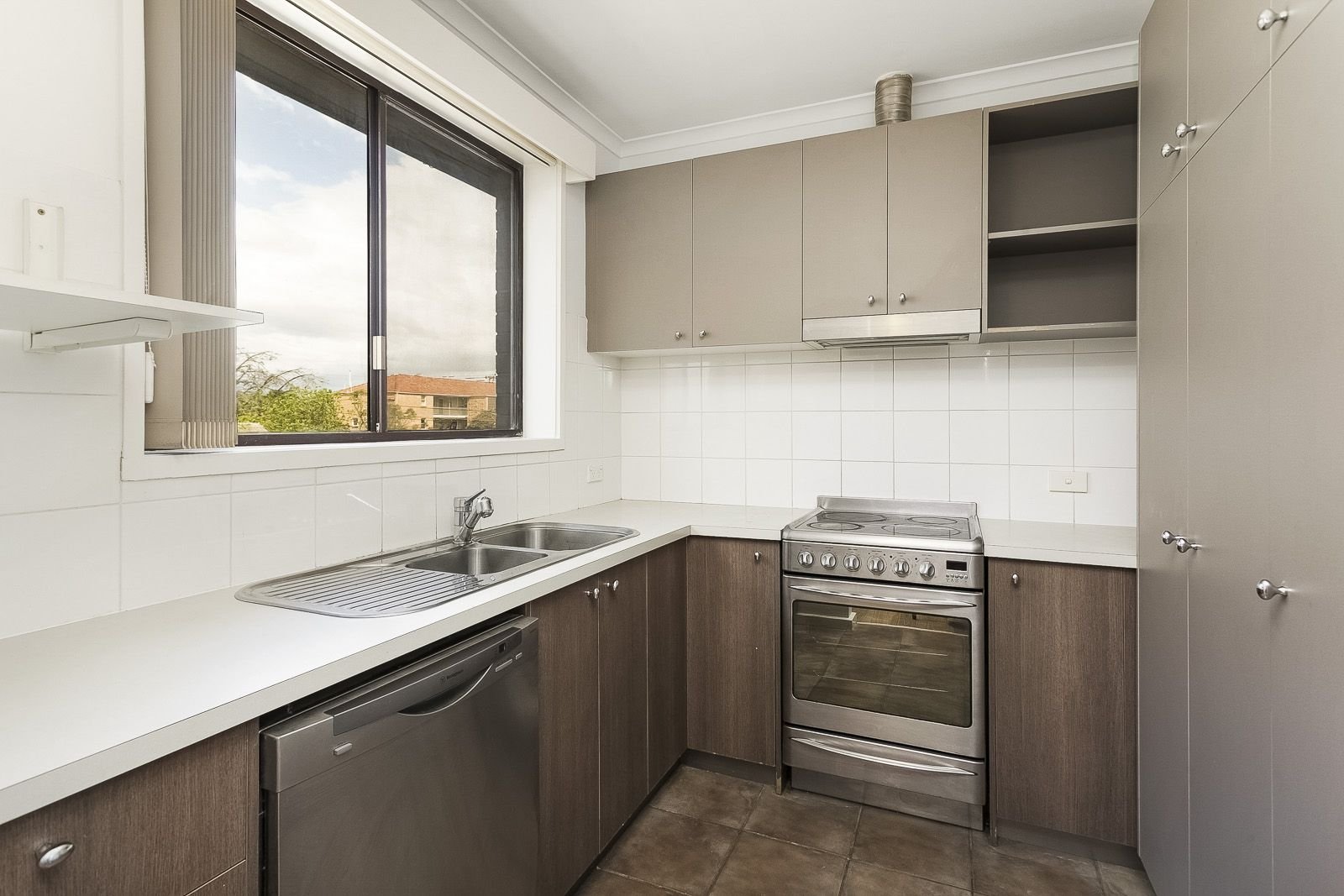 Property Gallery Thumbnail 3