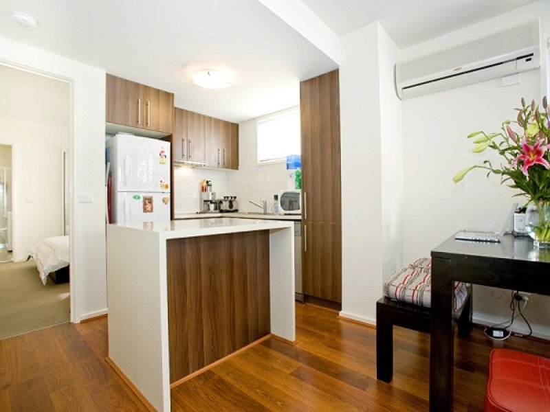 9/27 Charnwood Road, St Kilda image 2
