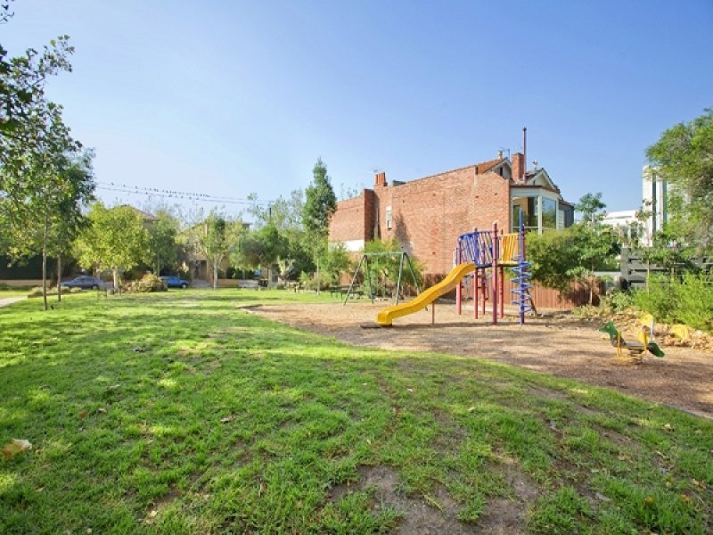 9/27 Charnwood Road, St Kilda image 6