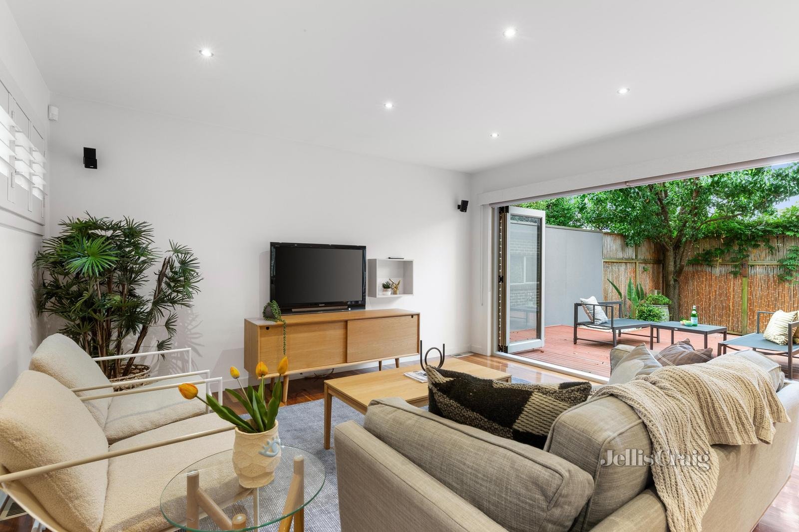 93 Hilton Street, Mount Waverley image 2
