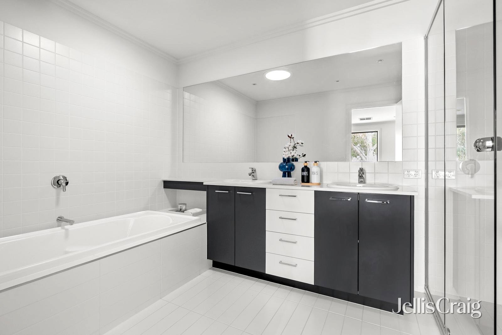 93 Parkville Avenue, Parkville image 10