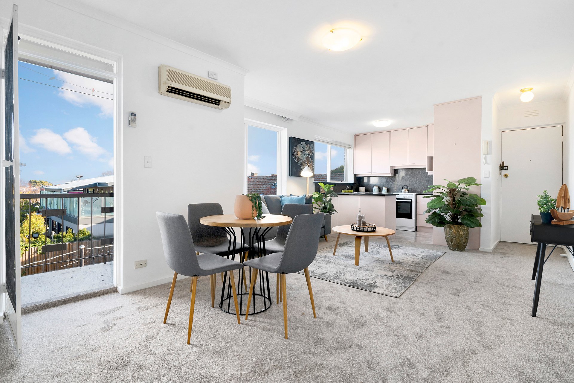 Property Gallery Thumbnail 3