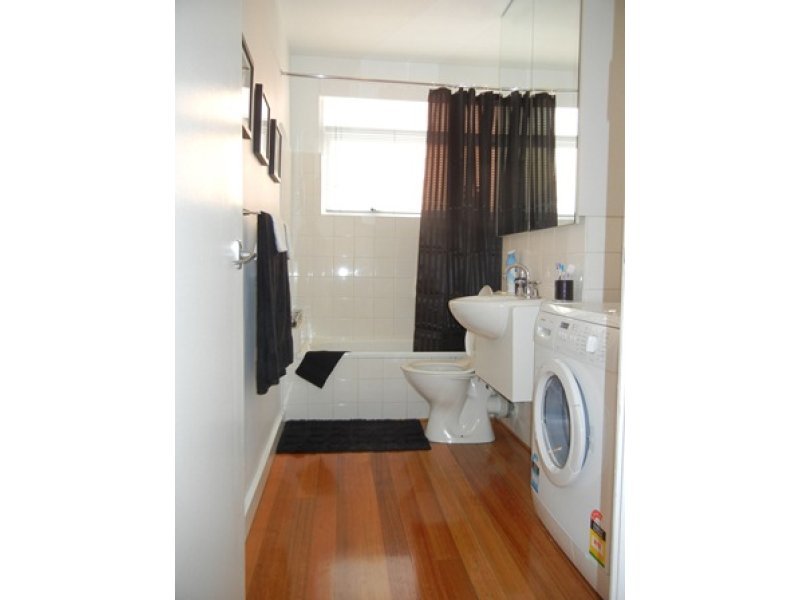 9/323 Beaconsfield Parade, St Kilda West image 6