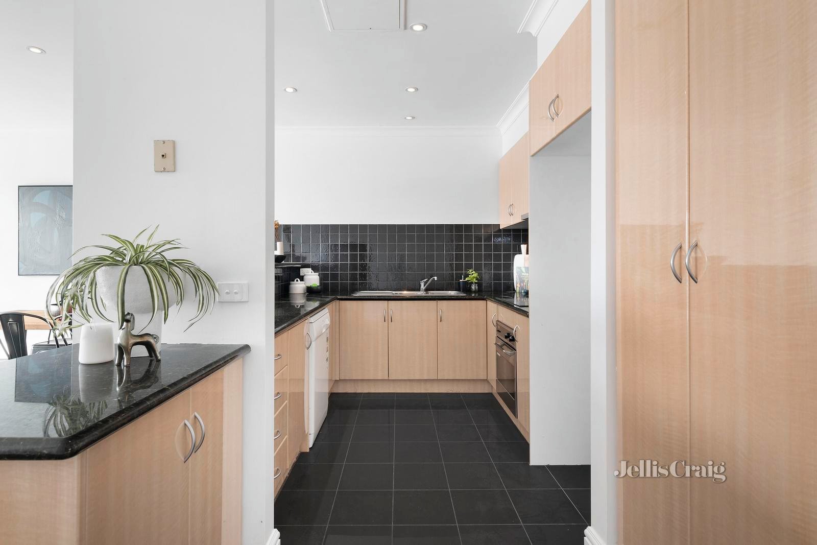 9/33 Fisher Parade, Ascot Vale image 4