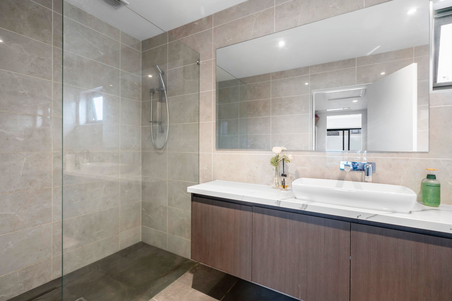 Property Gallery Thumbnail 9