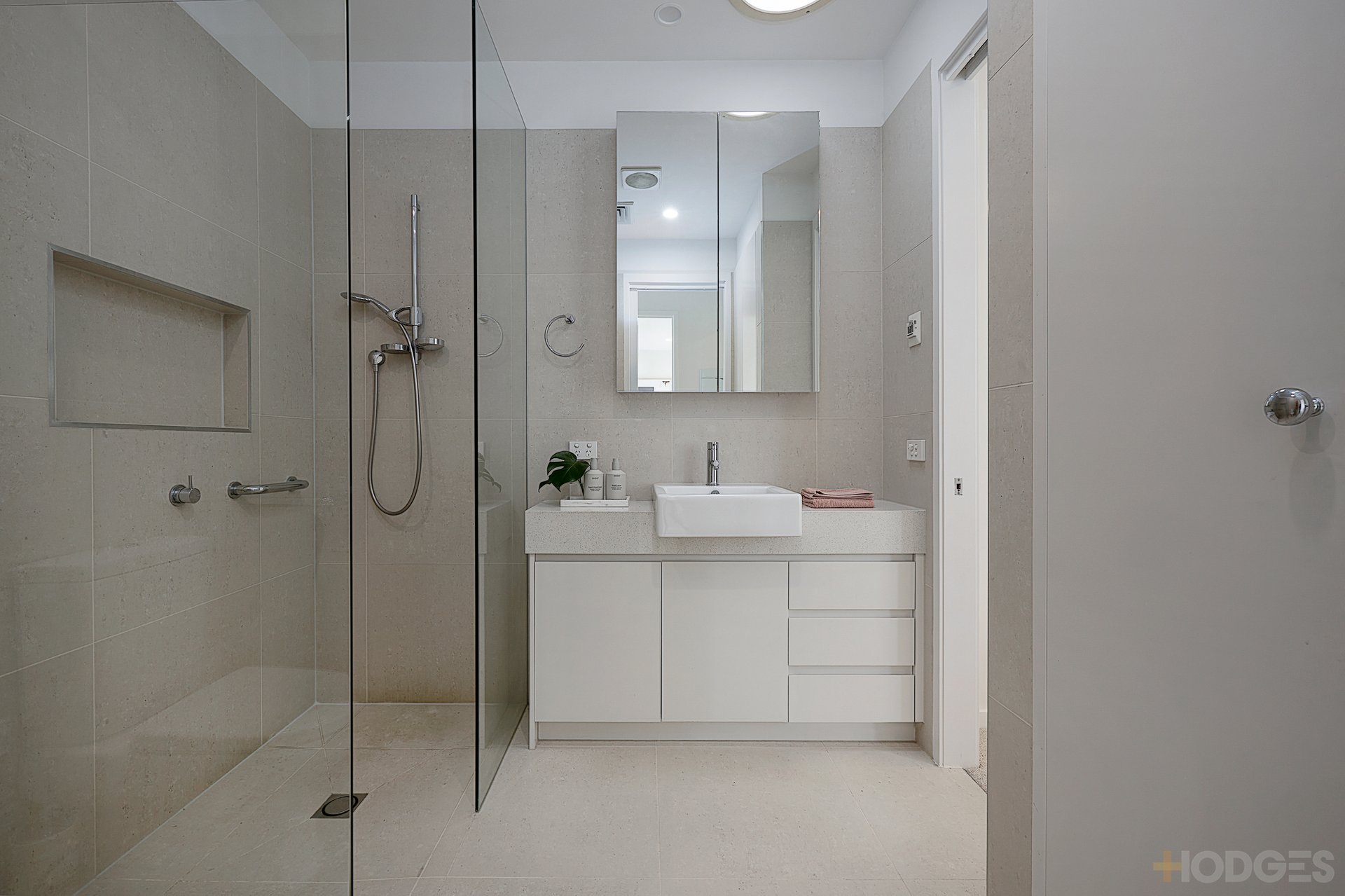 9 / 35 Willis Street Hampton