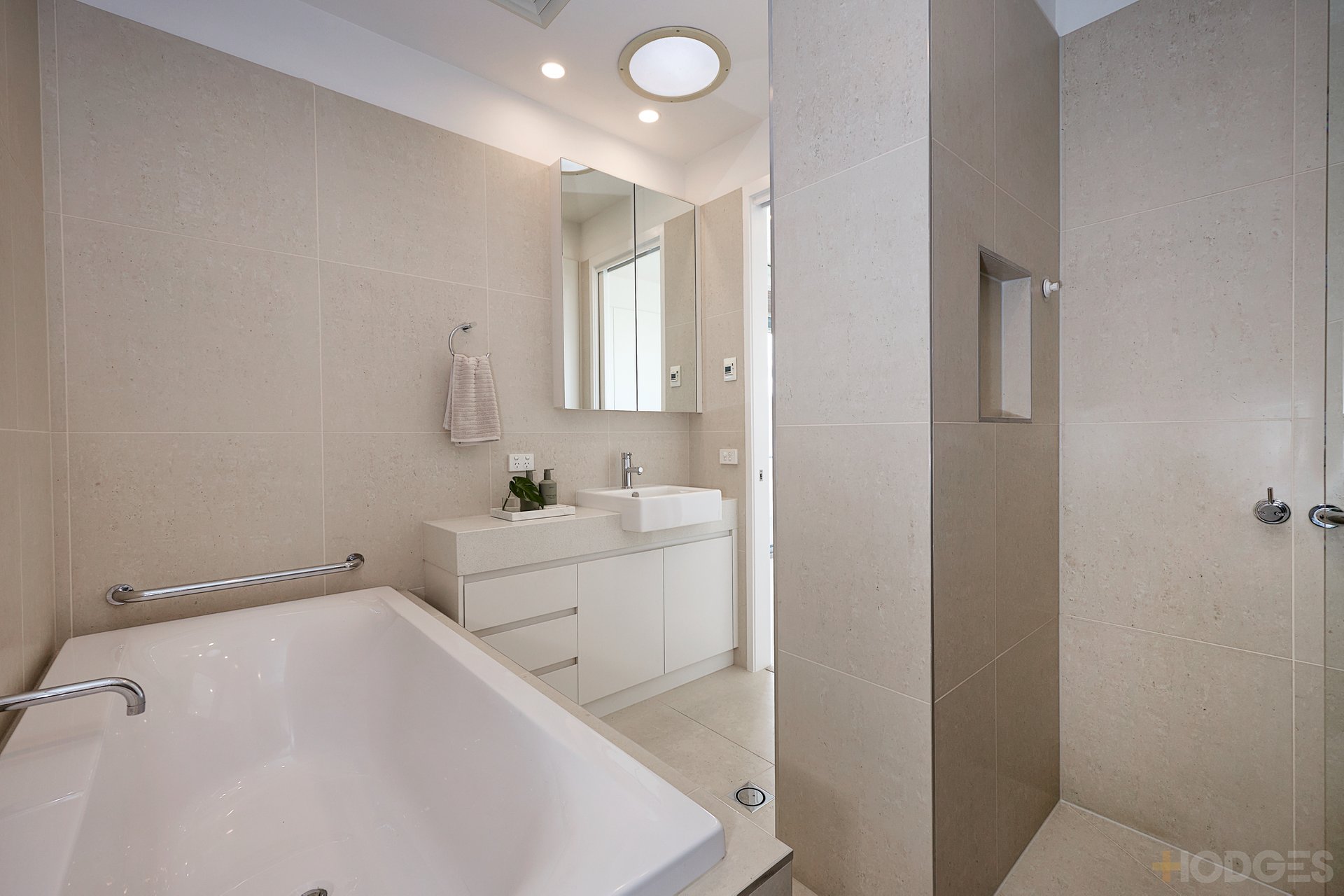 9 / 35 Willis Street Hampton