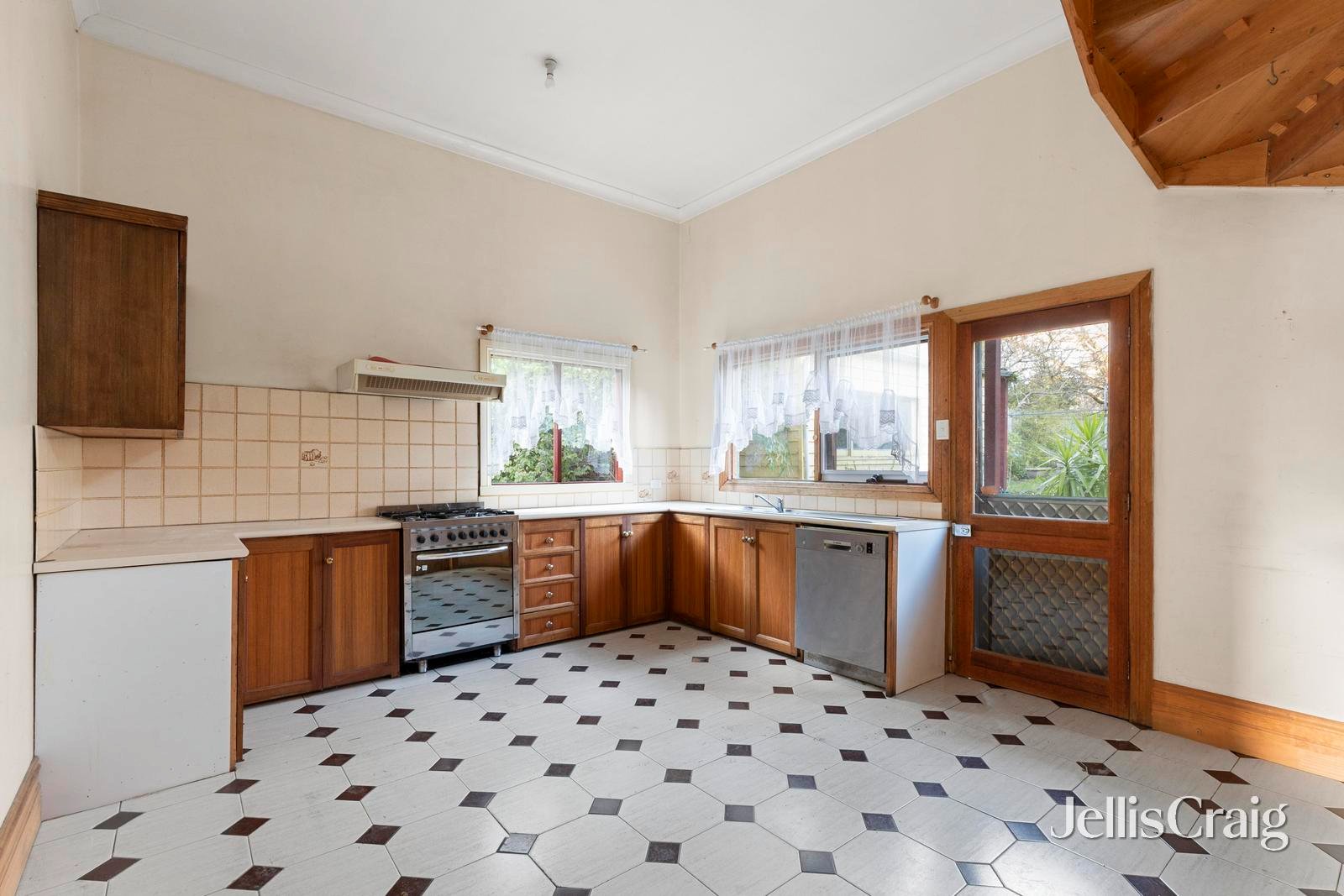 94 Disraeli Street, Kew image 5