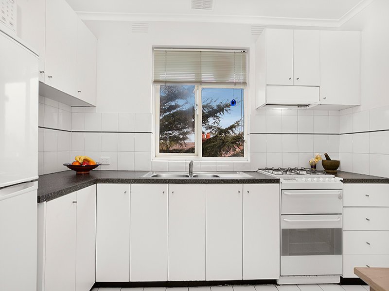 9/4 Hartpury Street, Elwood image 2