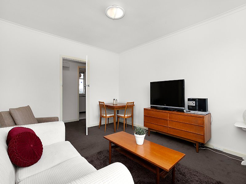 9/4 Hartpury Street, Elwood image 3