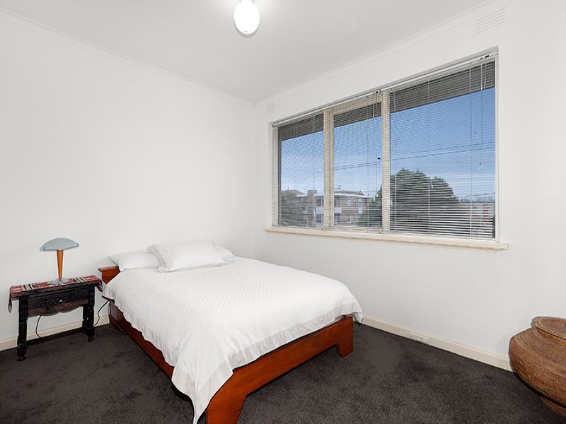 9/4 Hartpury Street, Elwood image 4