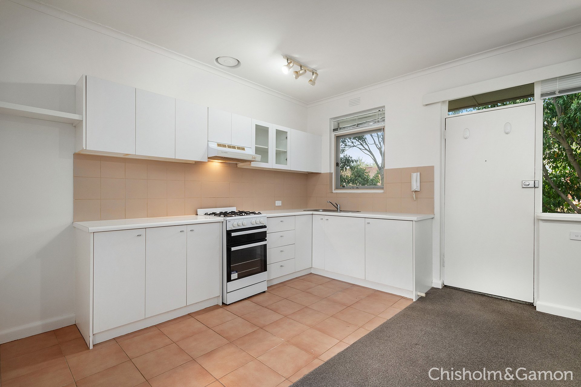 9/4 Poets Grove, Elwood image 3