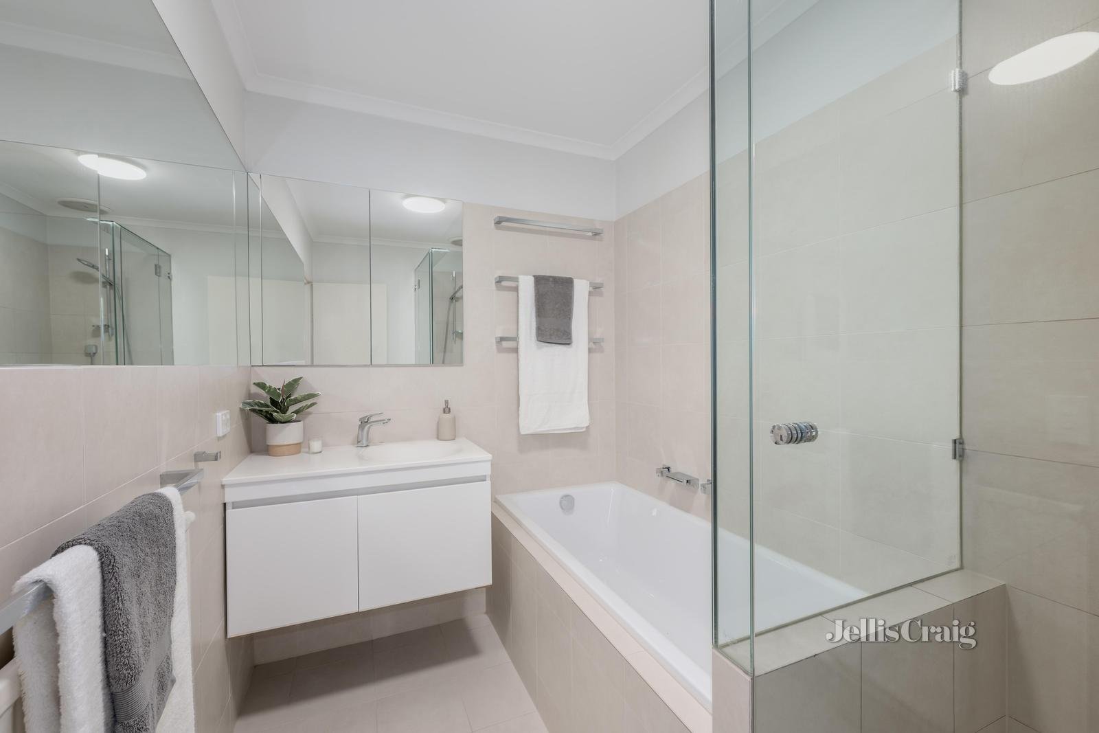 9/4 Rockley Road, South Yarra image 9