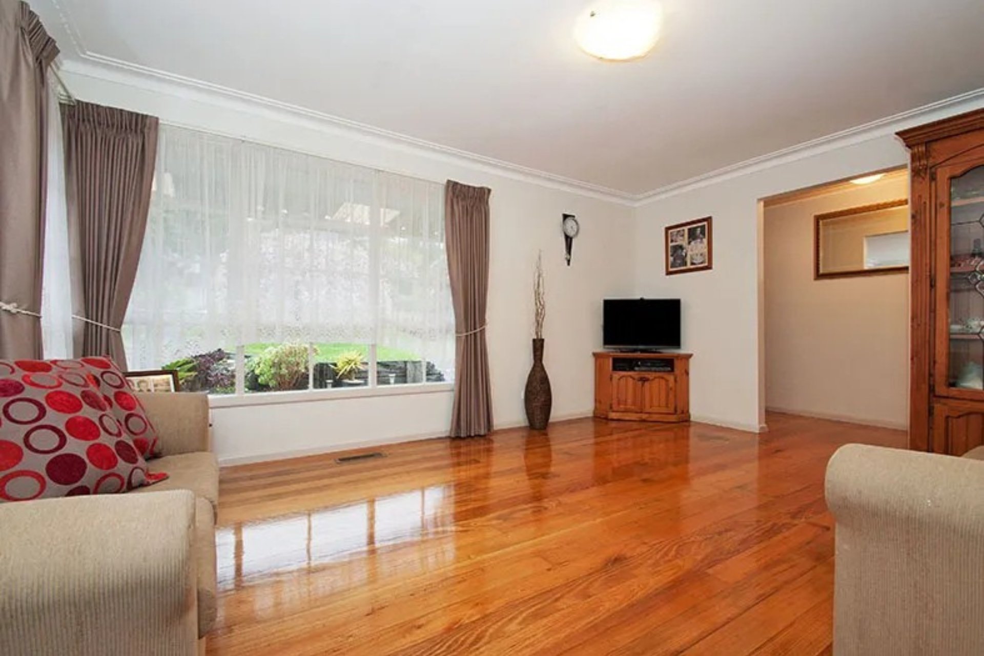 94 Winyard Drive, Mooroolbark image 2