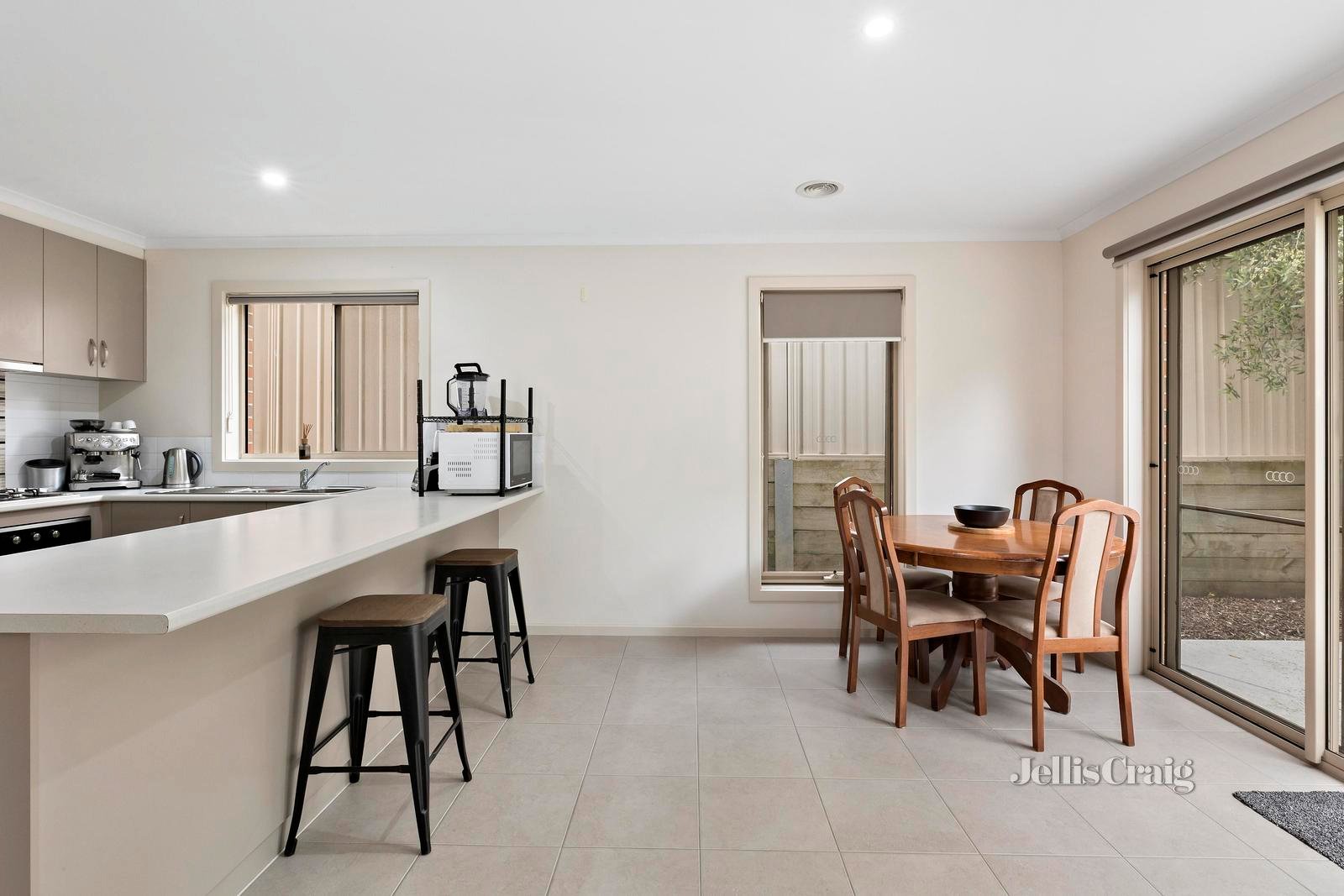 9/406 Bradshaw Street, Golden Point image 3