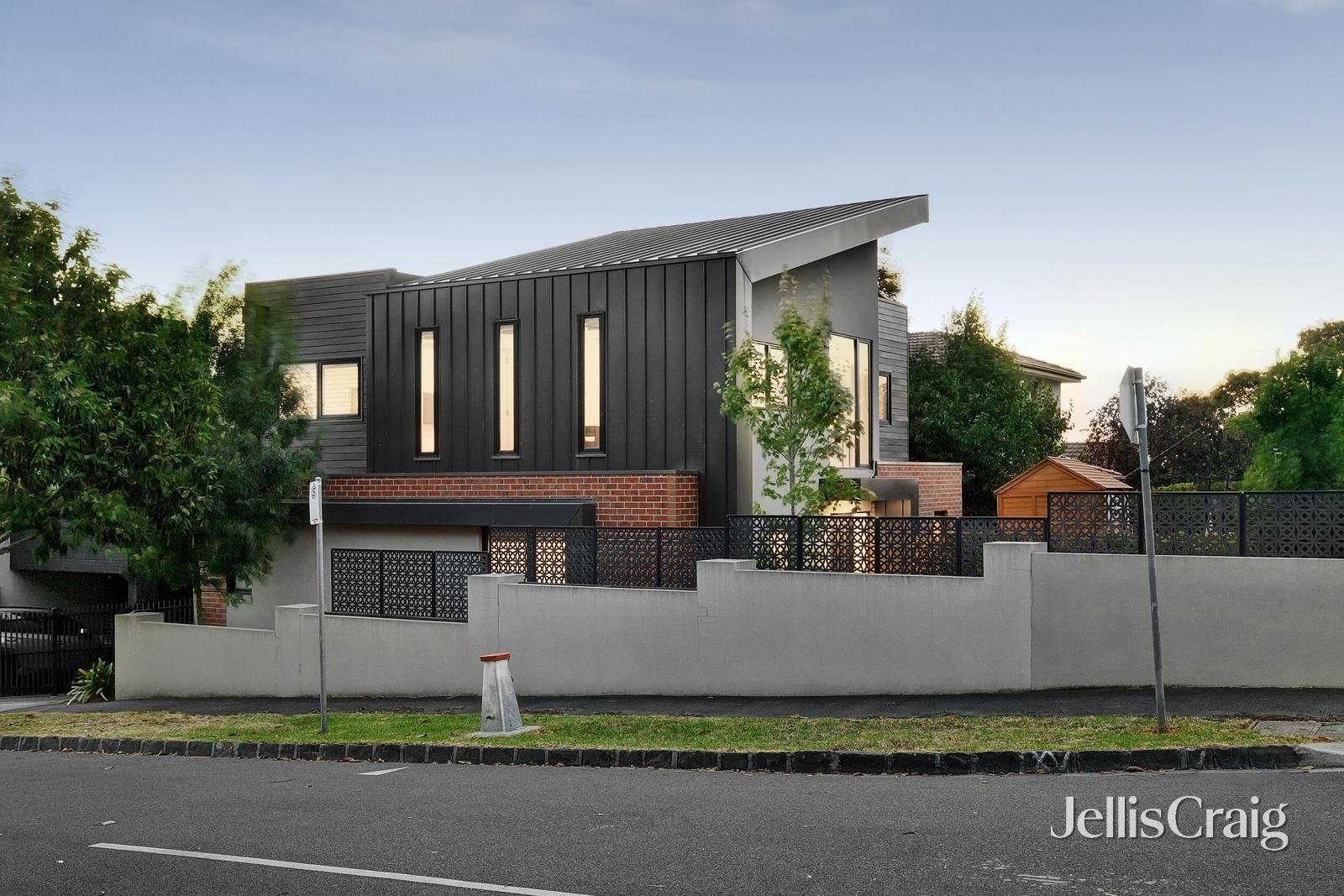 946 Toorak Road, Camberwell image 2