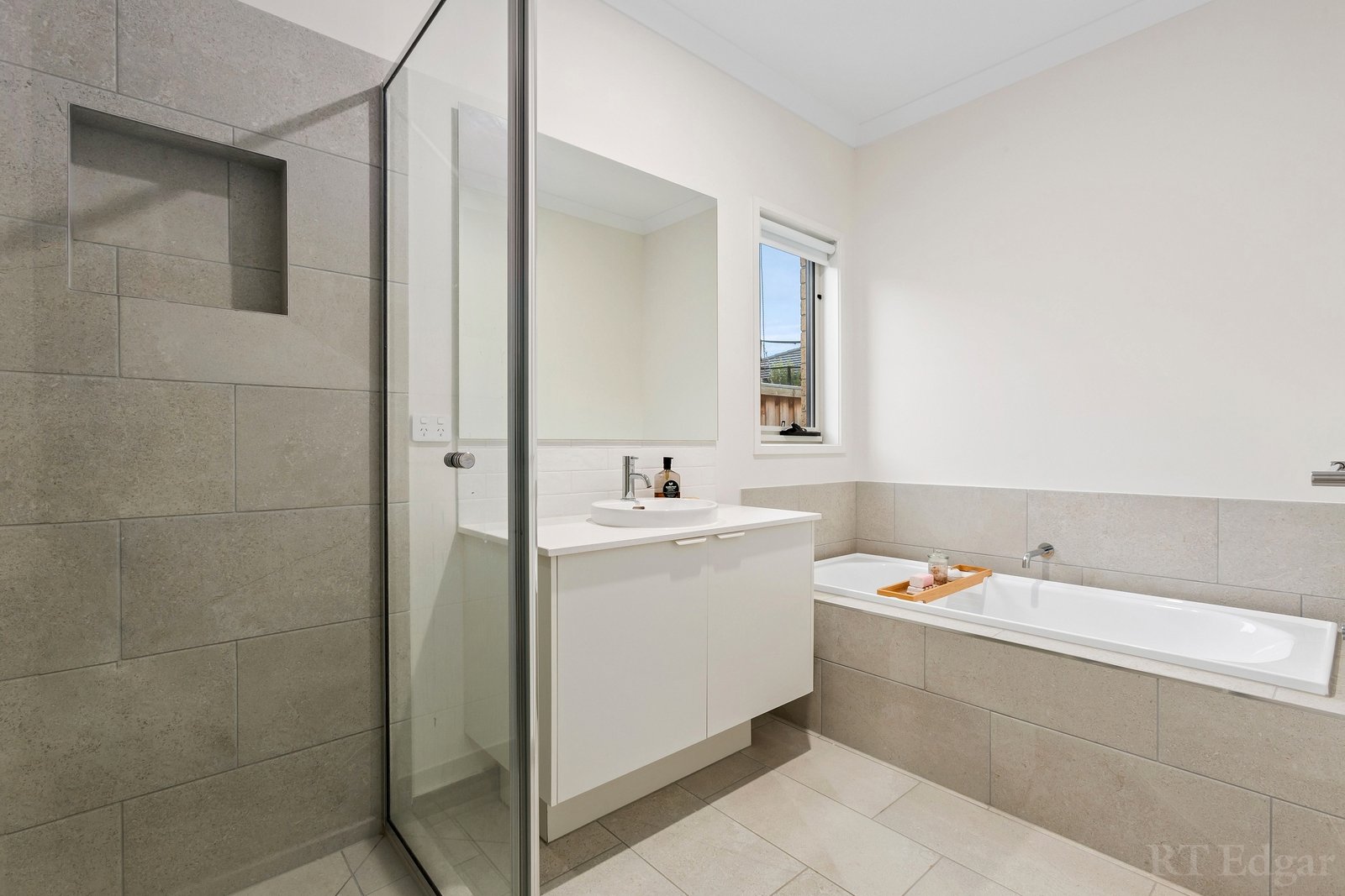 Property Gallery Thumbnail 13