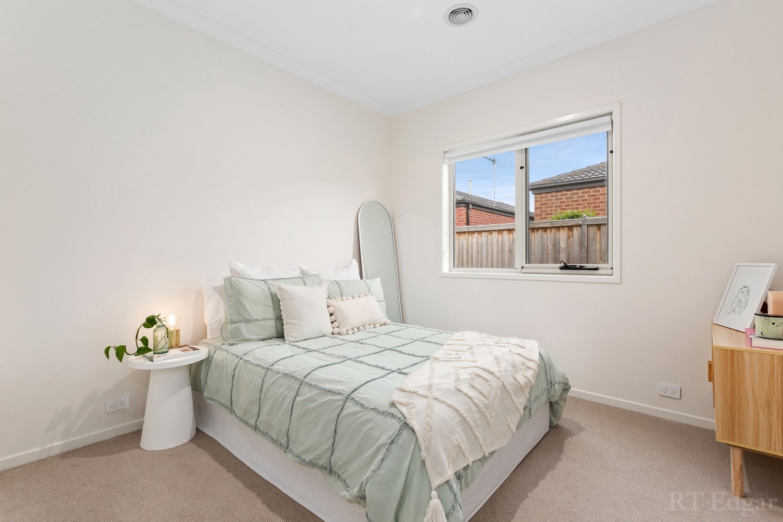 Property Gallery Thumbnail 14