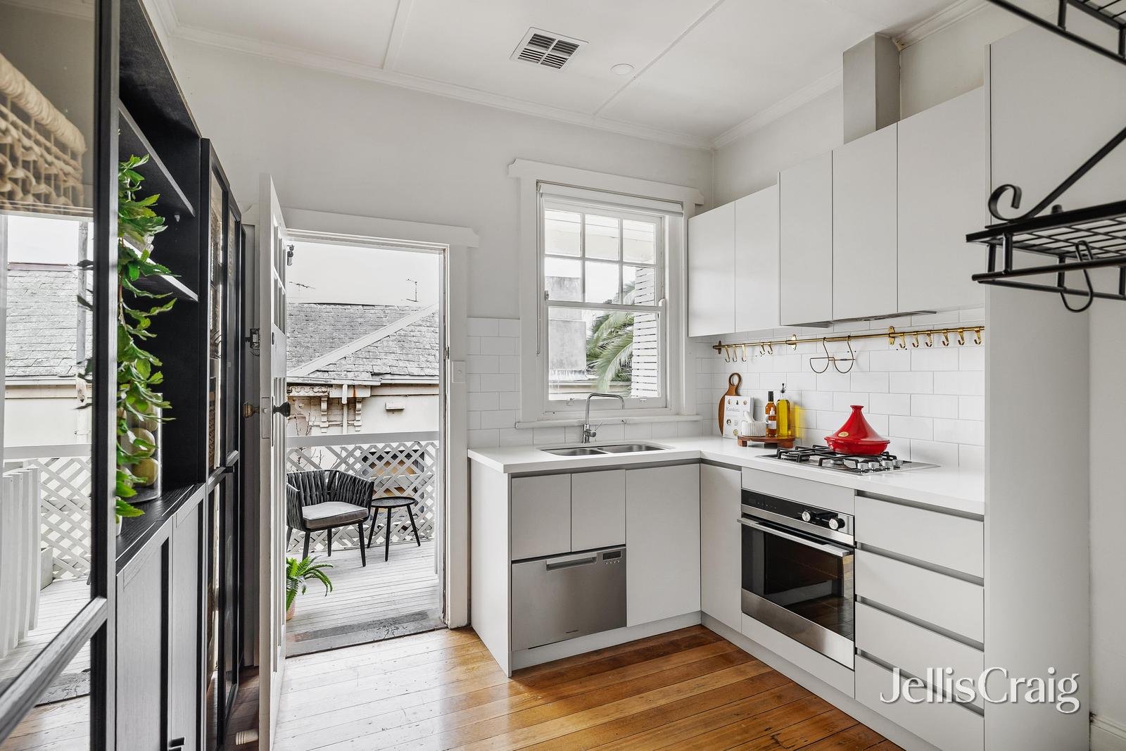9/5 Robe Street, St&nbsp;Kilda image 8
