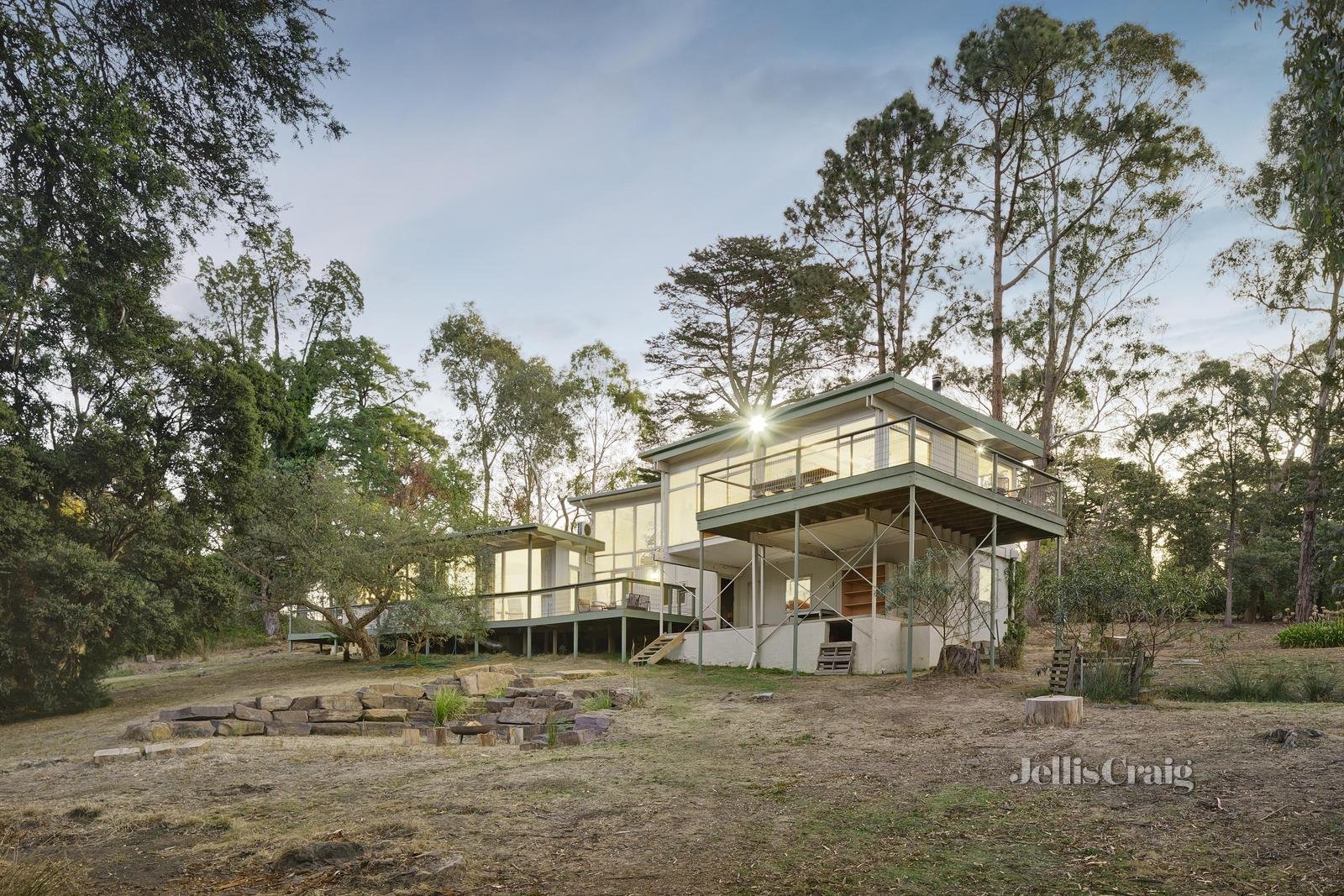 95 Sweeneys Lane, Eltham image 2