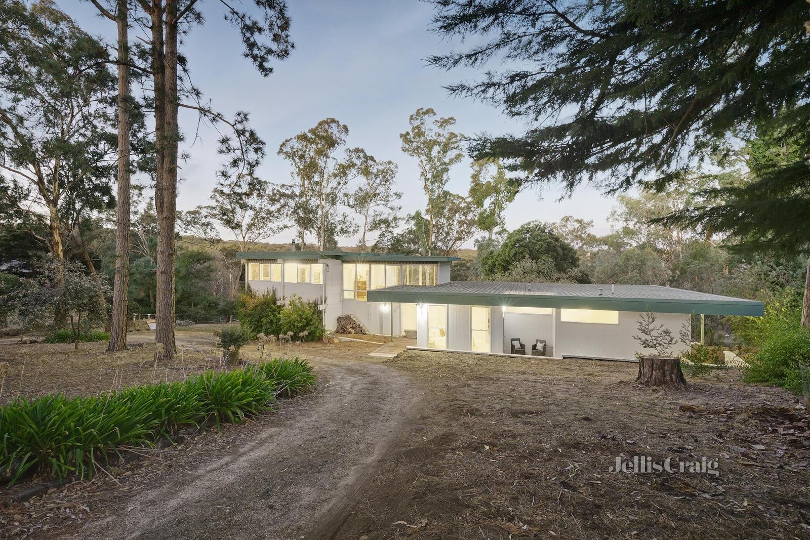 95 Sweeneys Lane, Eltham image 3