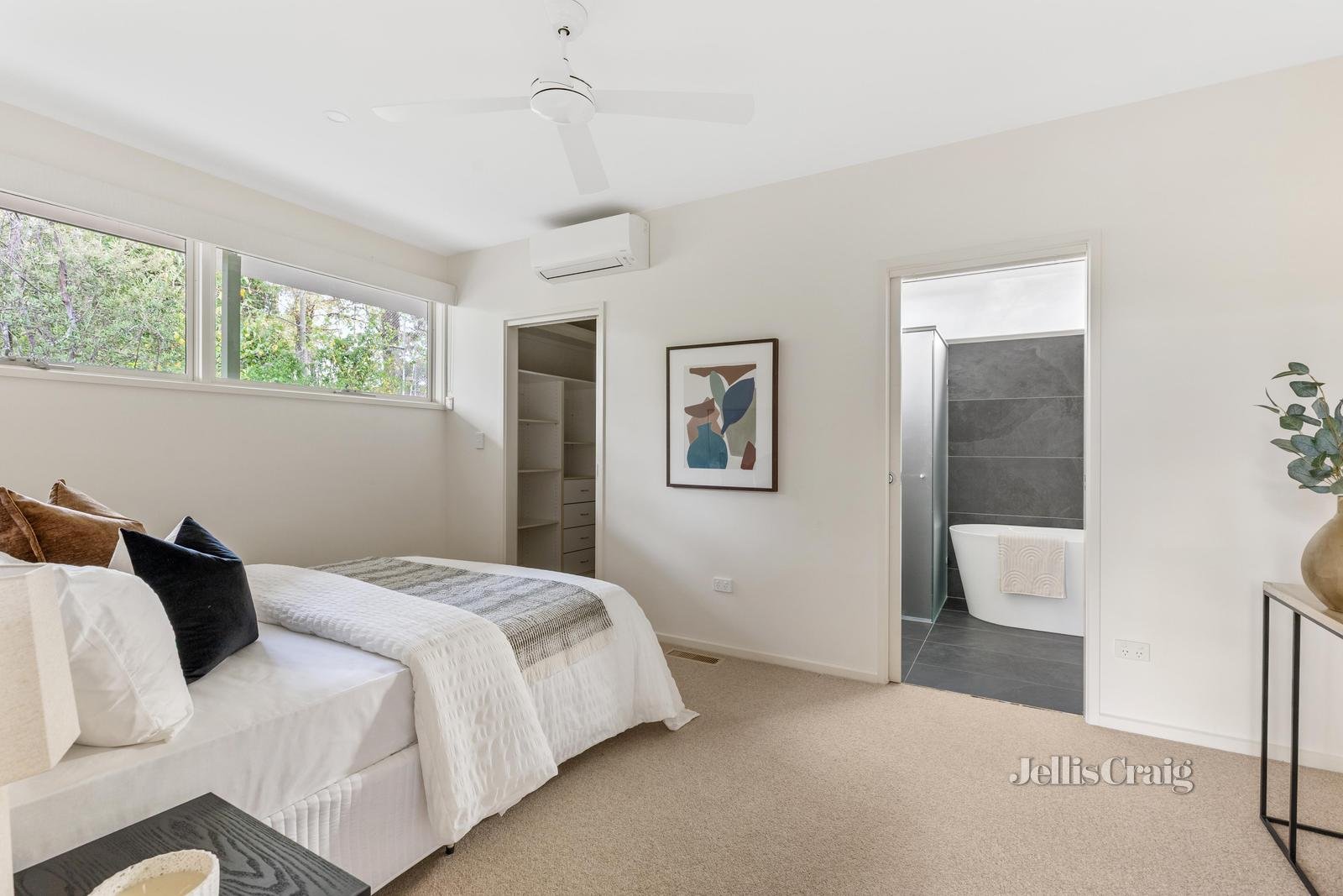 95 Sweeneys Lane, Eltham image 13