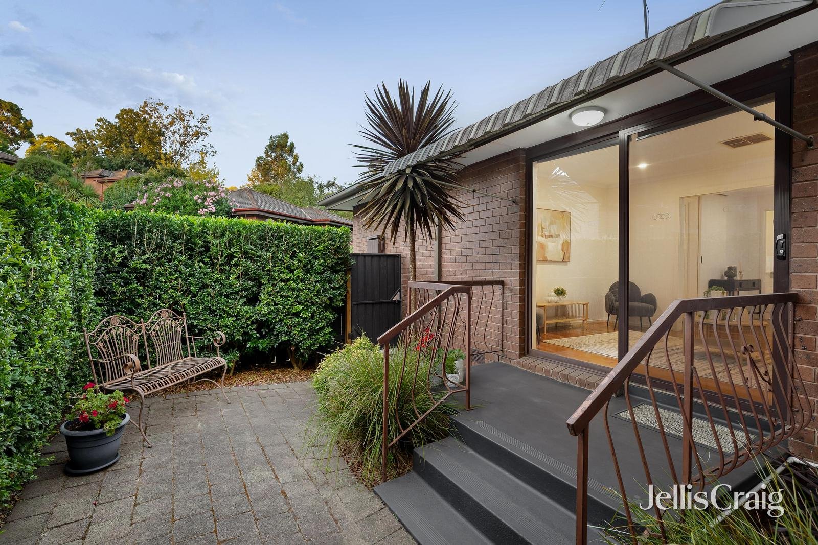 9/50 Scotland Avenue, Greensborough image 1