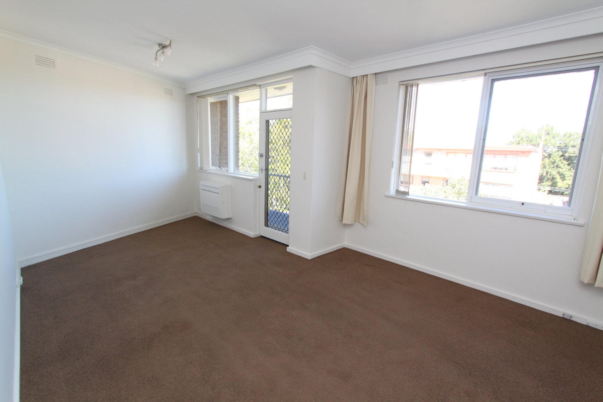 Property Gallery Thumbnail 5