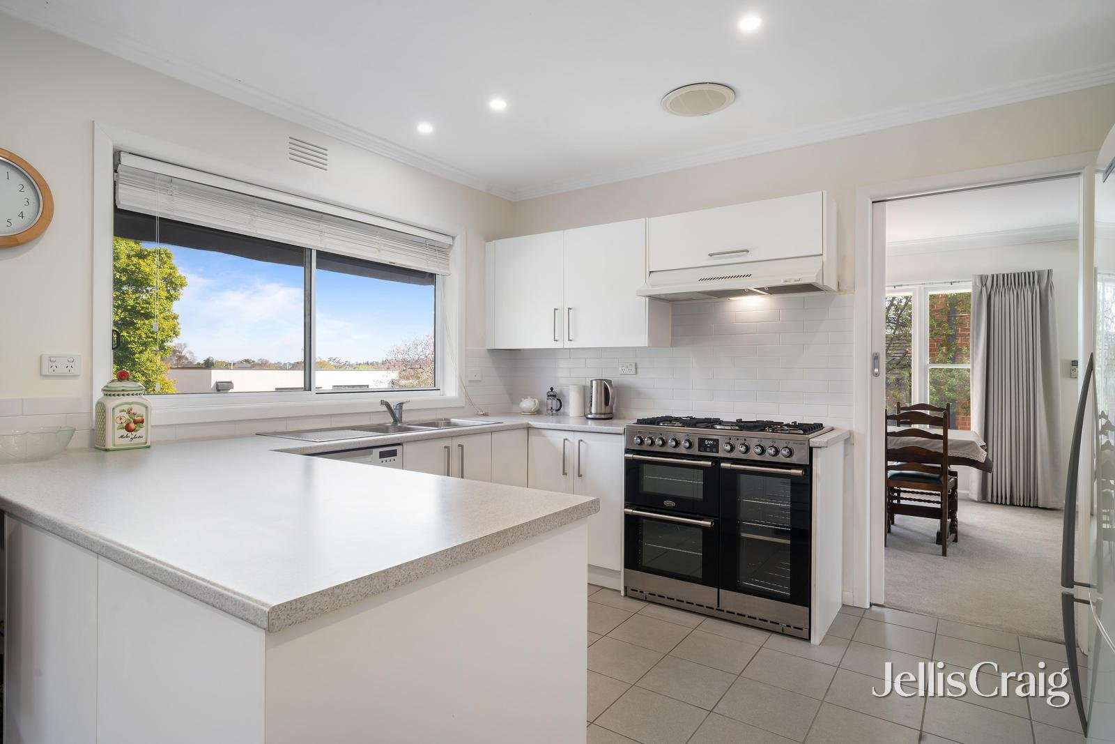 96 Cityview Road, Balwyn North image 3