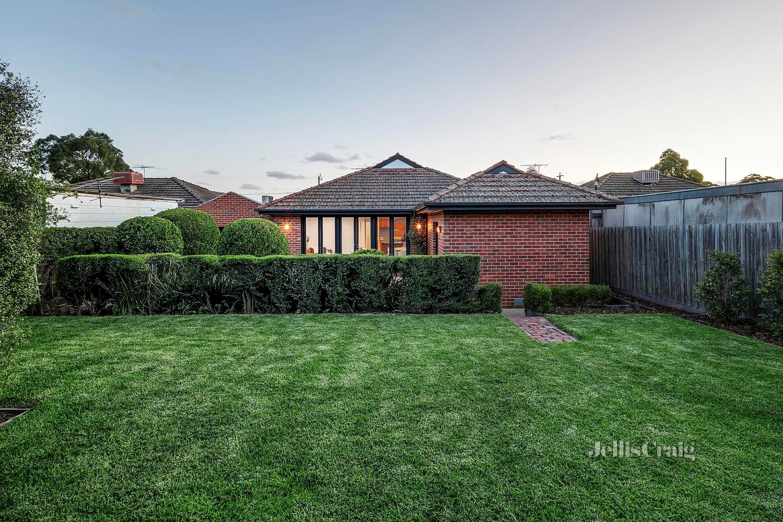 96 Essex Street, Pascoe Vale image 18