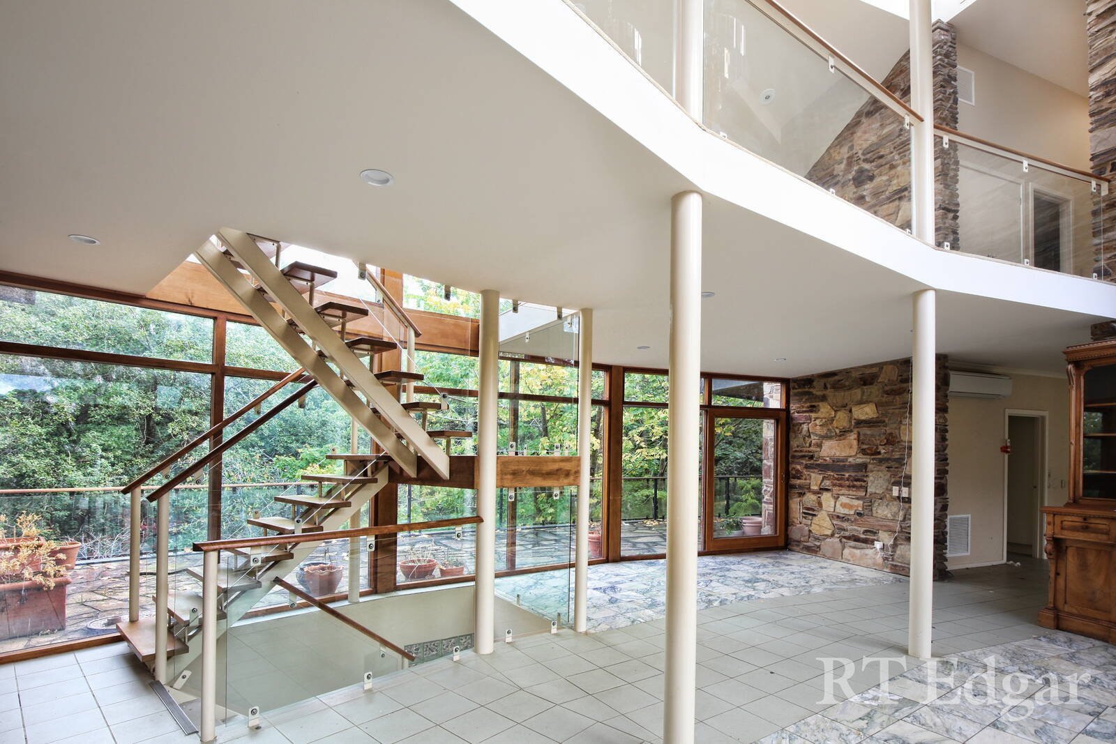Property Gallery Thumbnail 3