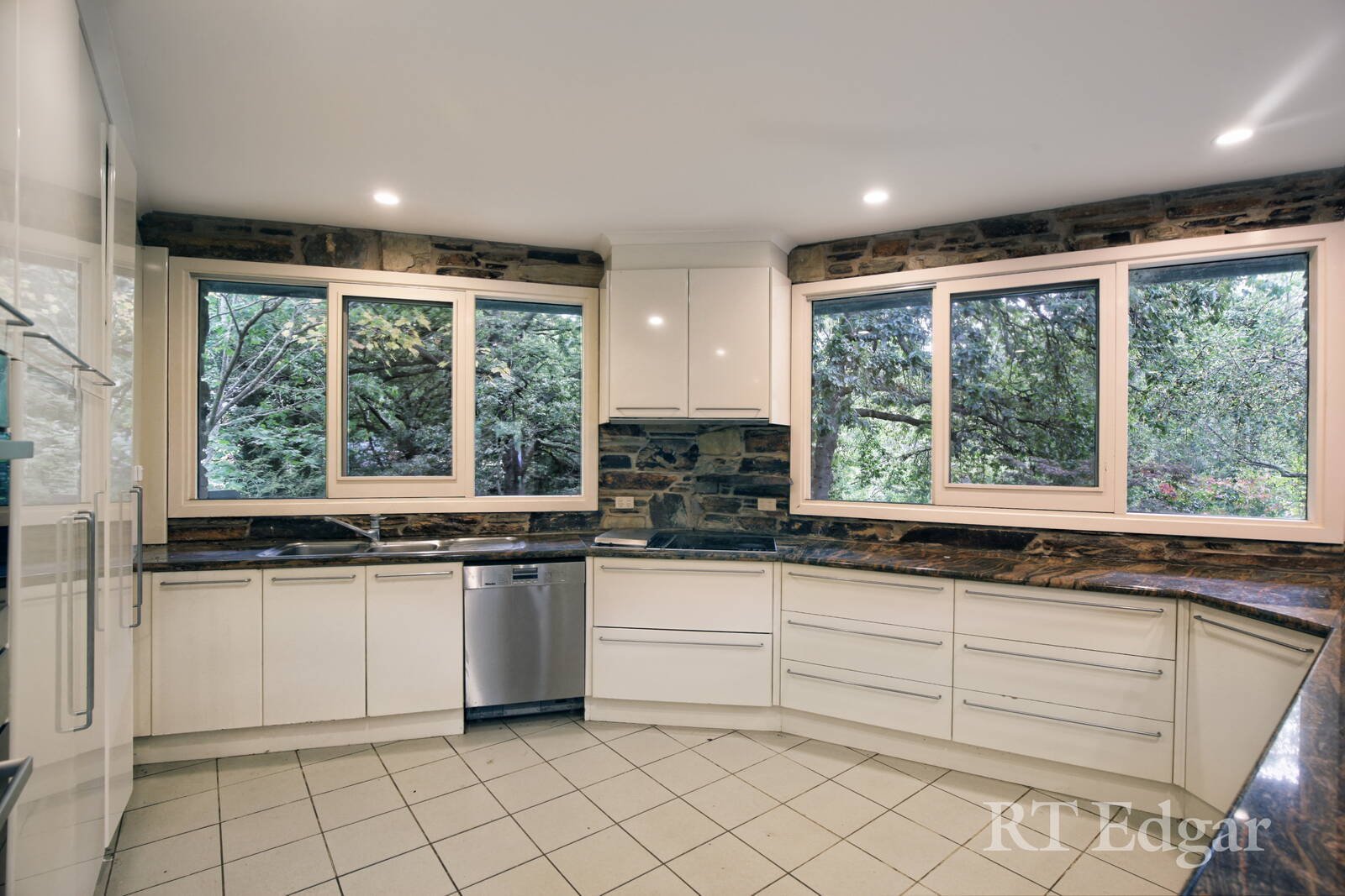 Property Gallery Thumbnail 4