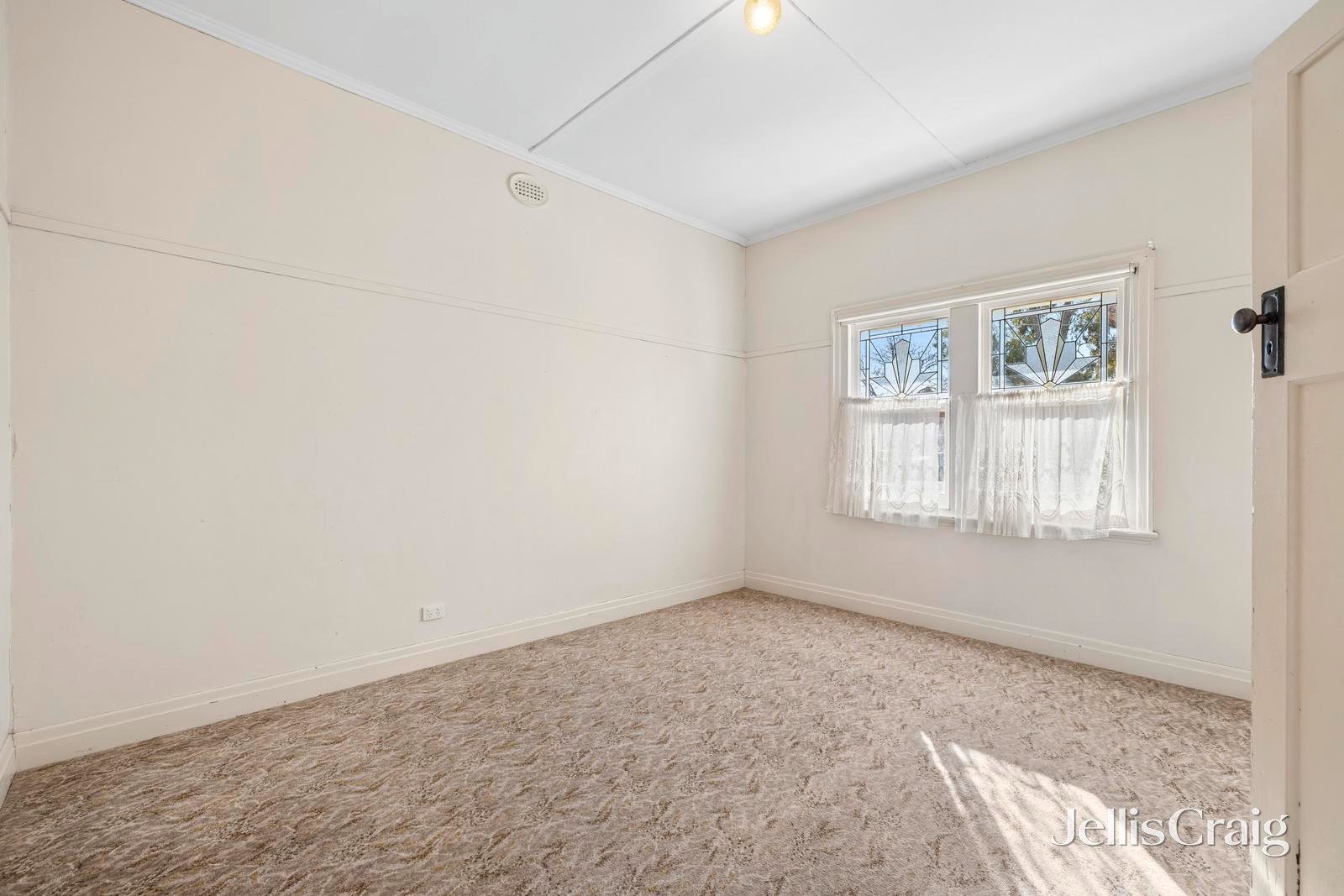 96 Mostyn Street, Castlemaine image 5