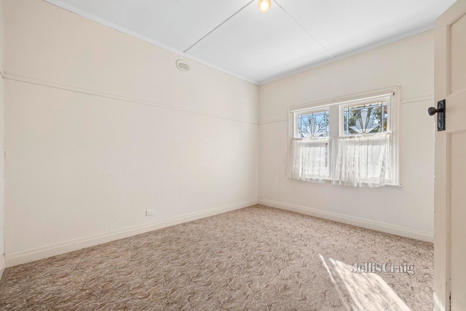 96 Mostyn Street, Castlemaine image 5