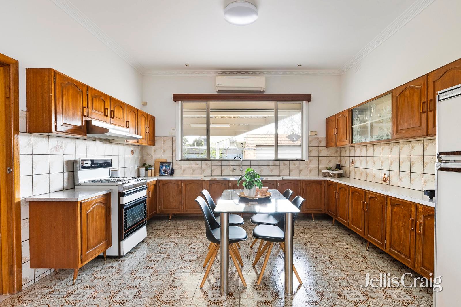 96 Woolton Avenue, Thornbury image 4