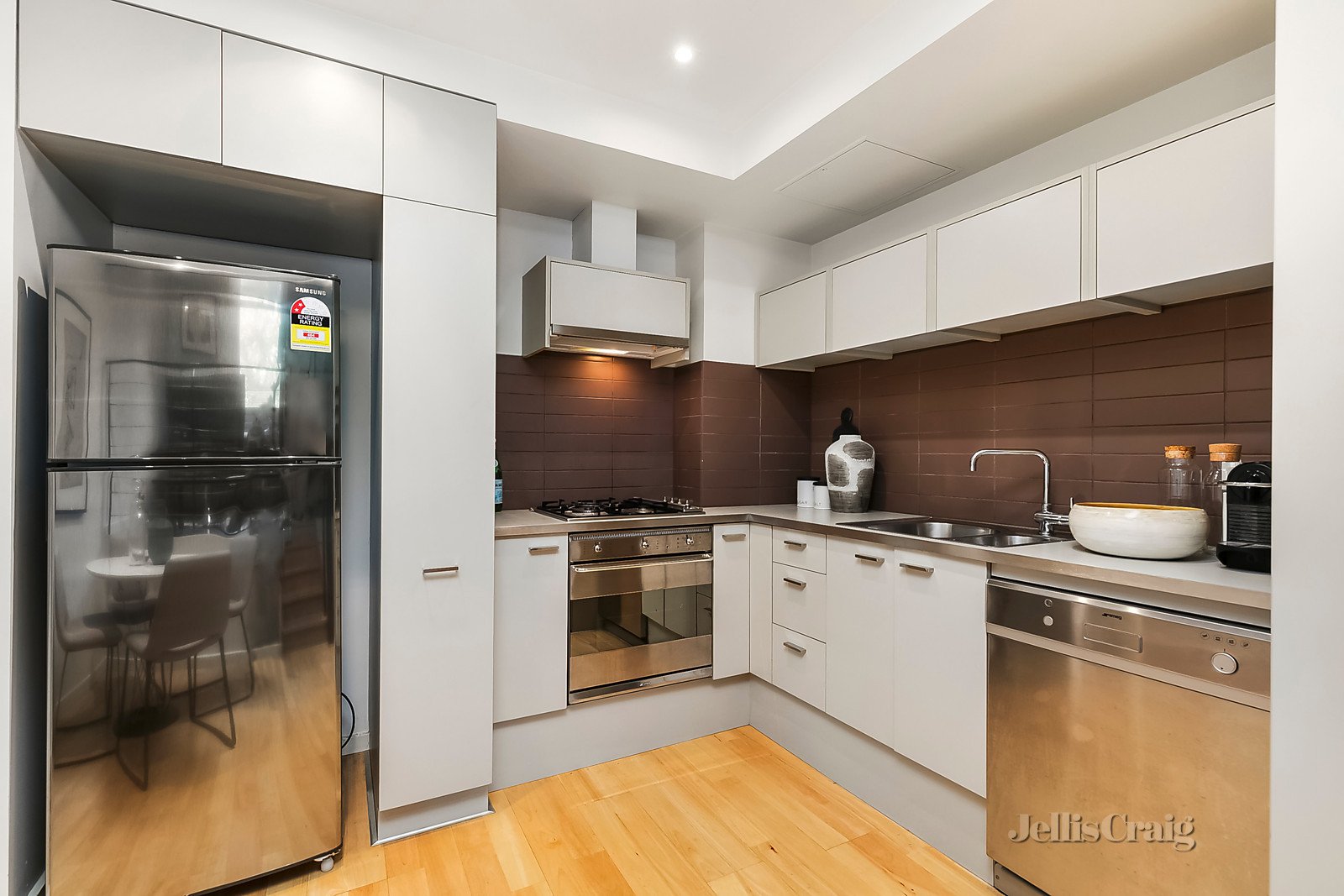 9/61 MacKenzie Street, Melbourne image 3