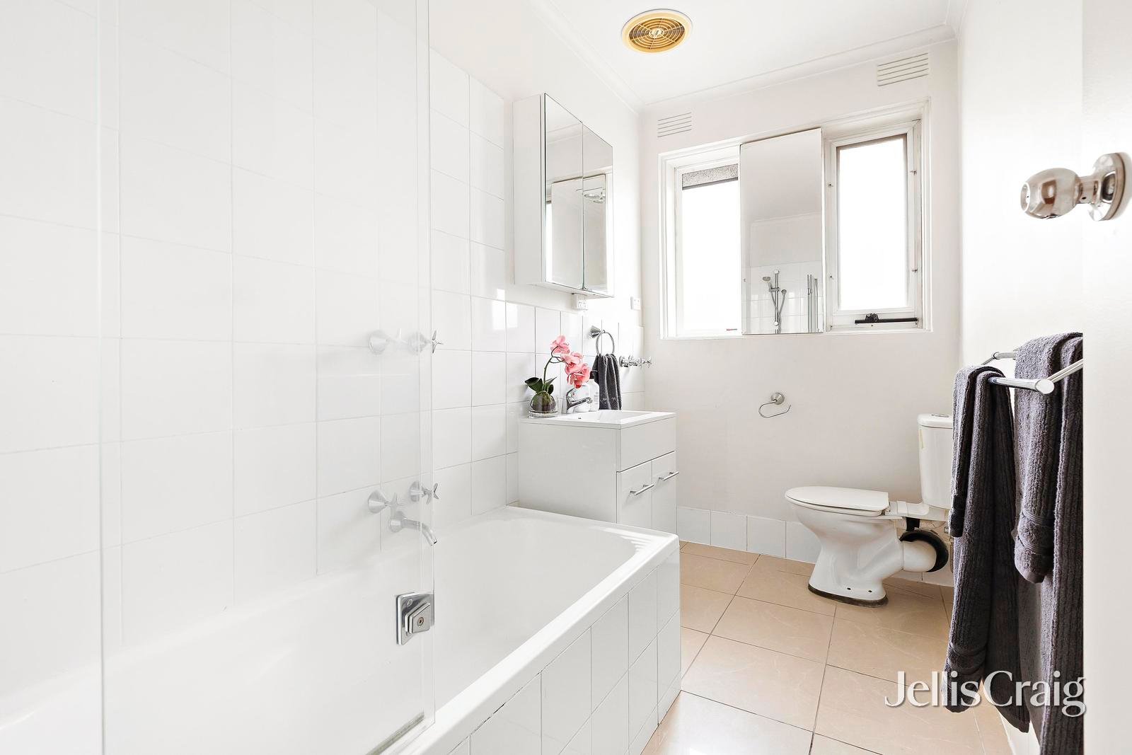 9/63 Ormond Road, Elwood image 8