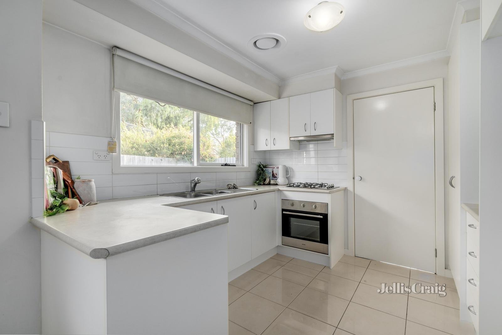 966 Ferntree Gully Road, Wheelers Hill image 4