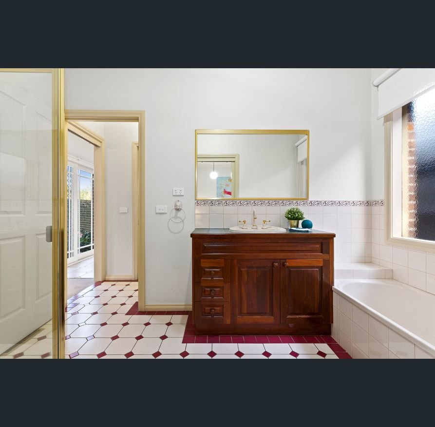 Property Gallery Thumbnail 8