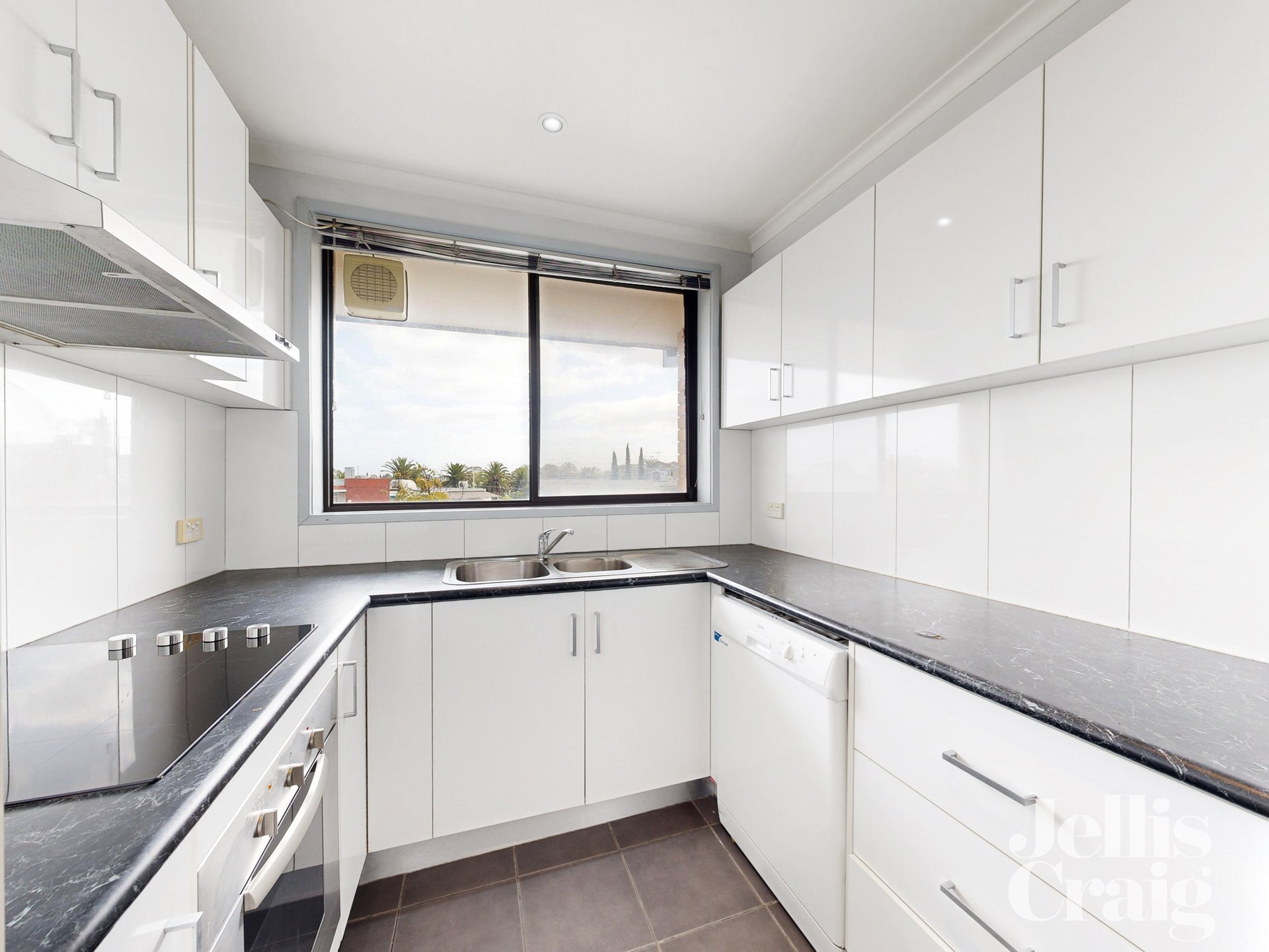 9/7-9 Grice Crescent, Essendon image 2