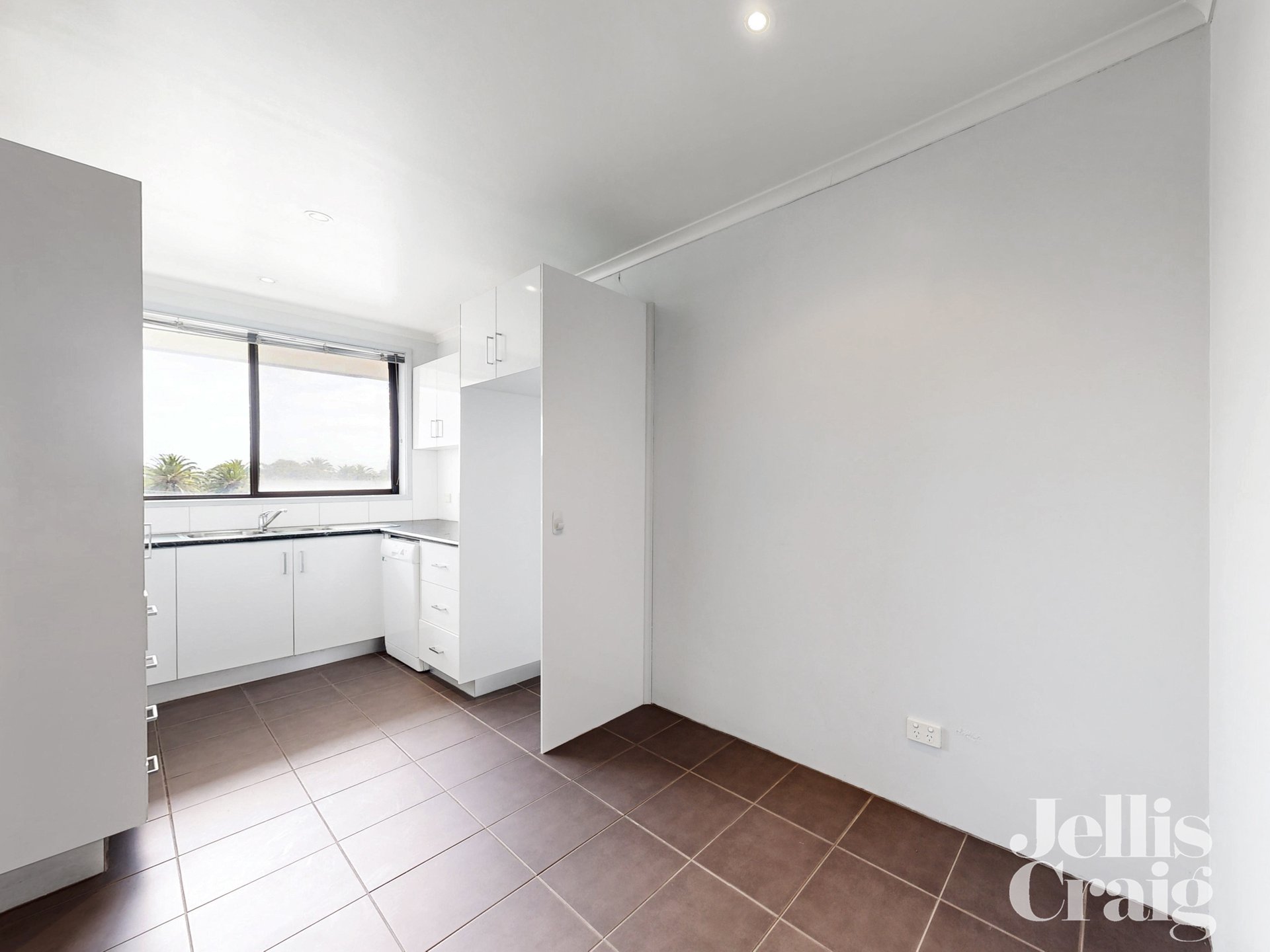 9/7-9 Grice Crescent, Essendon image 3