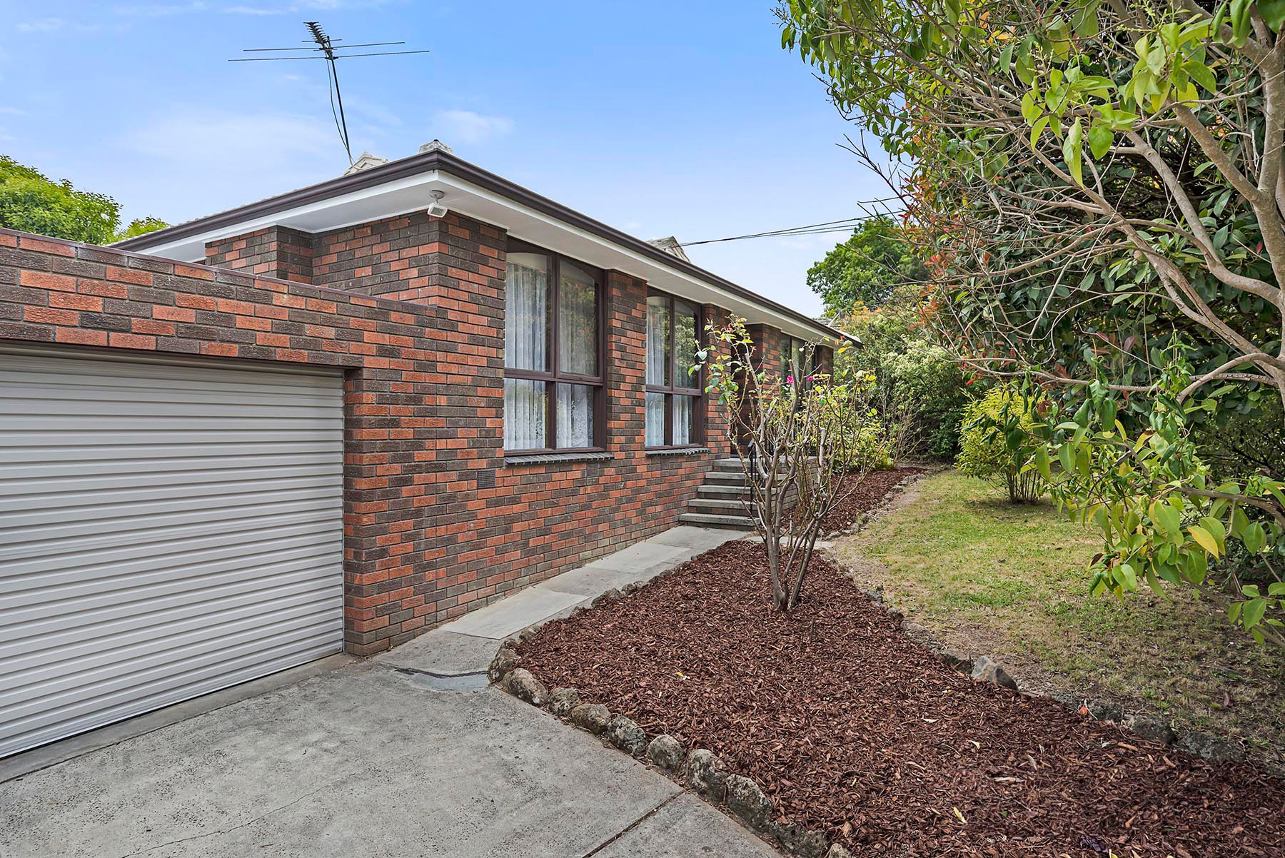 97 Hawthory Road, Mooroolbark image 1