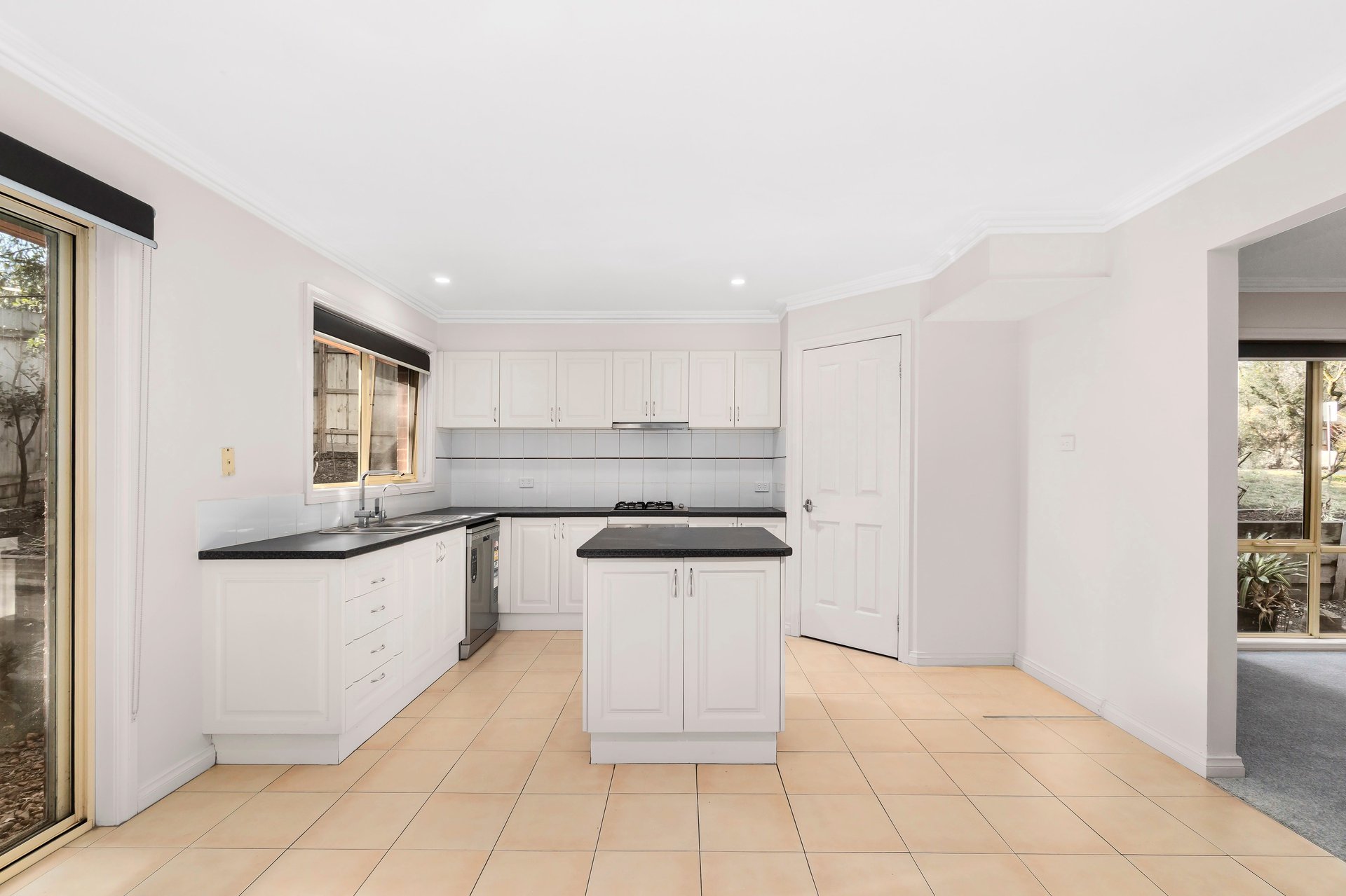 97 Manchester Road, Mooroolbark image 3