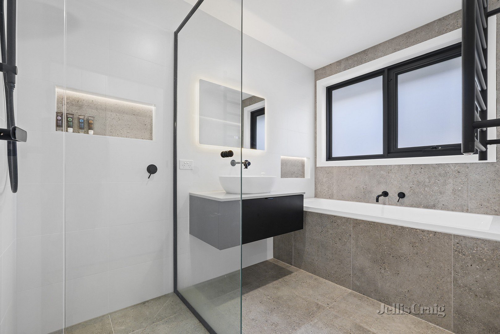 97 Rosemary Crescent, Frankston North image 8