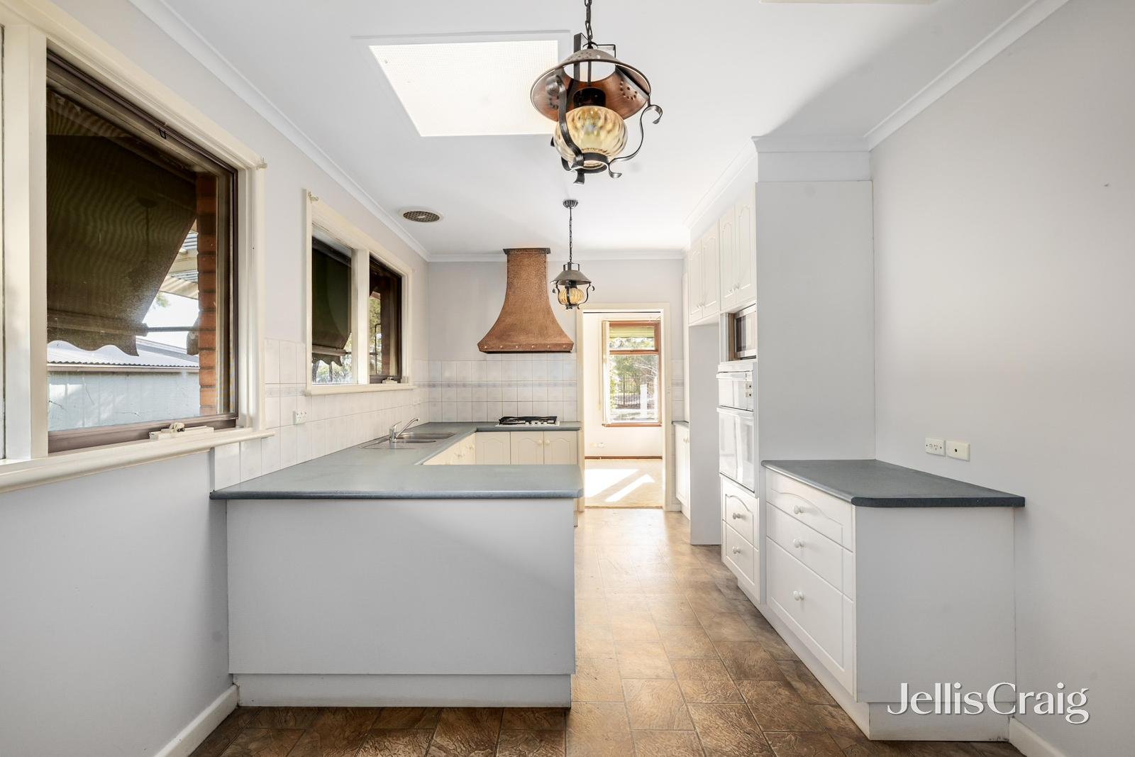 97 Watsons Road, Glen Waverley image 4